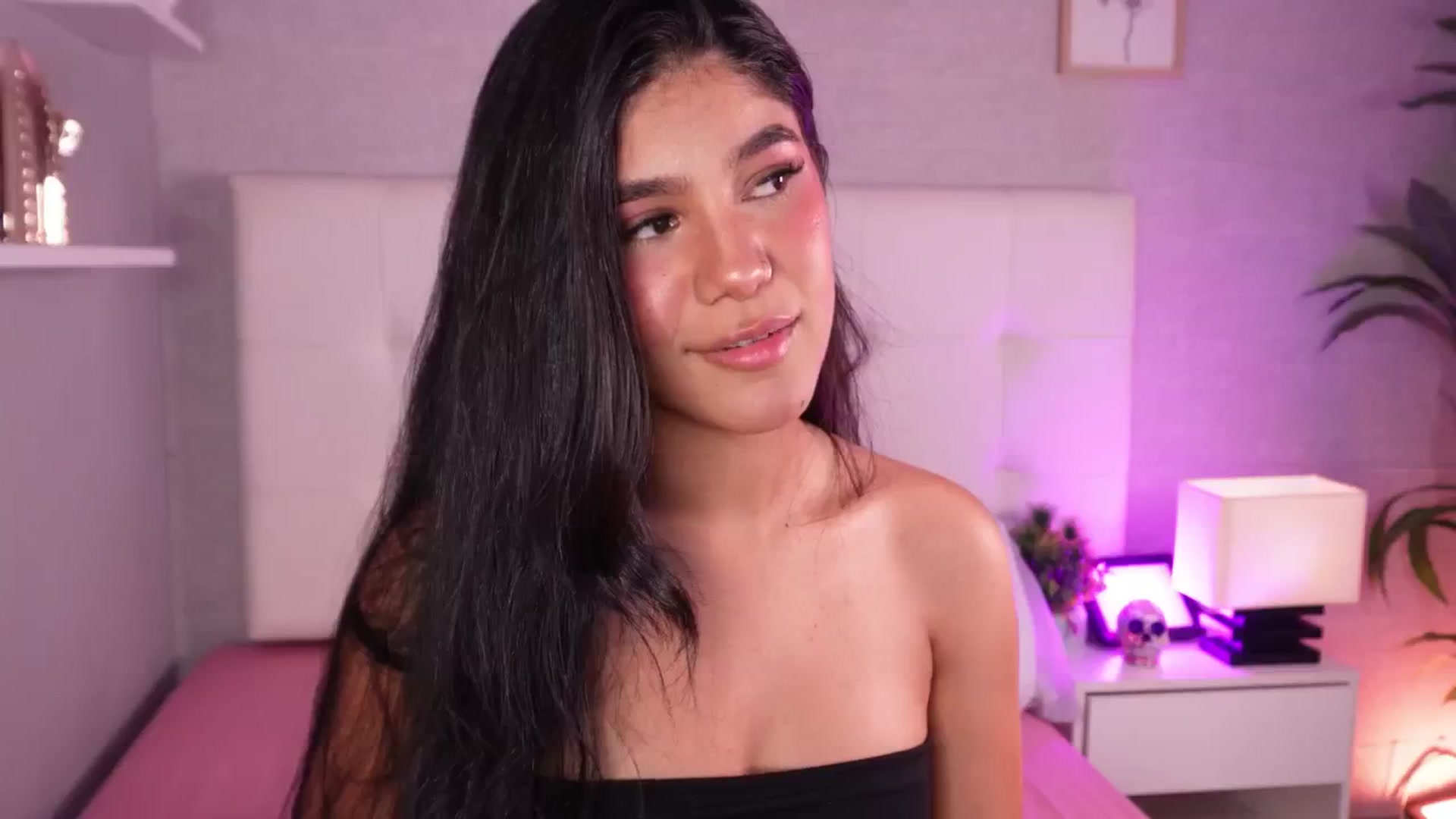 Gallery image thumbnail from Mia_gabbaai's myfreecams stream on, 08/05/2025, 18:21 image 16 of 20