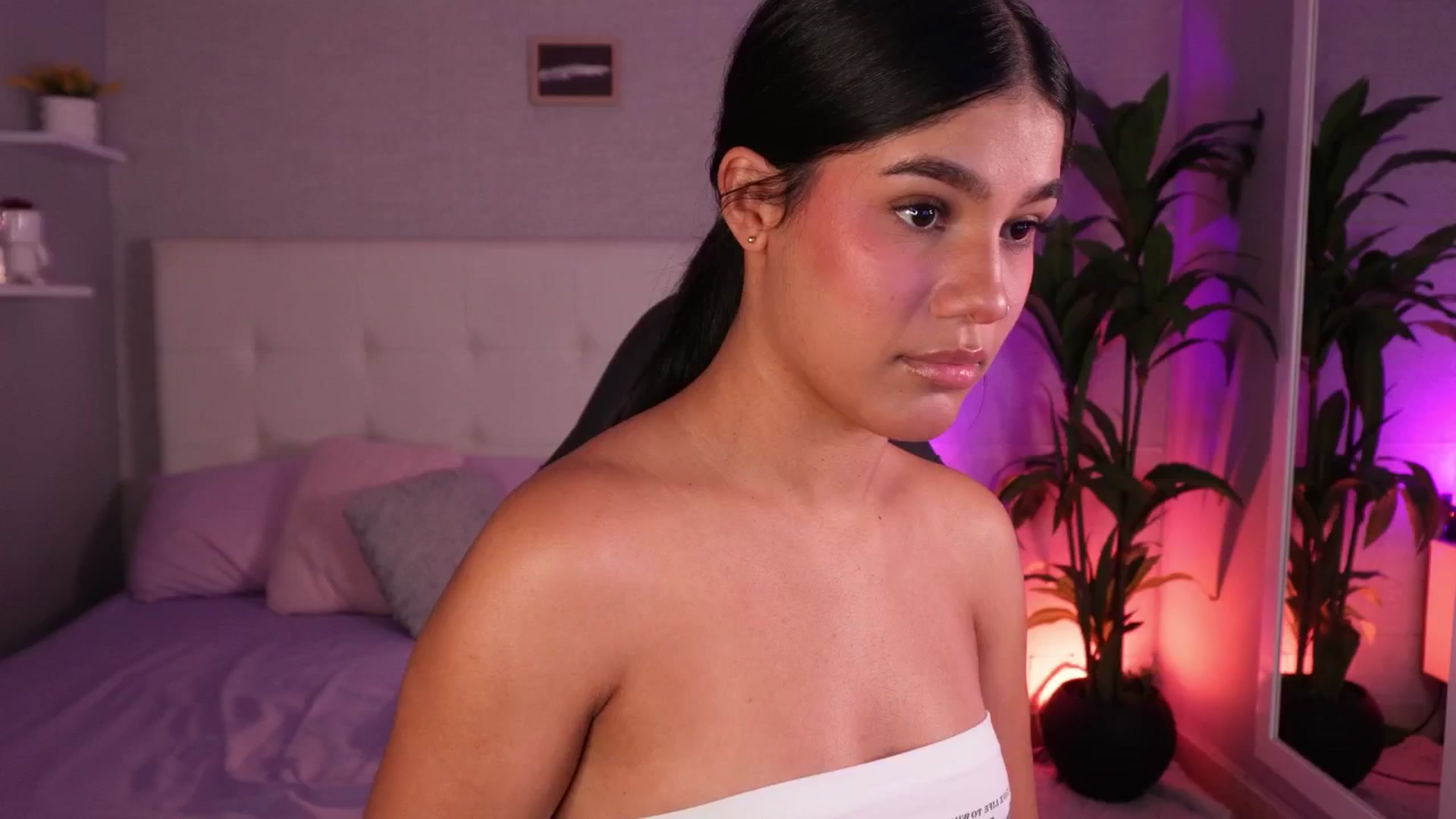 Gallery image thumbnail from Mia_gabbaai's myfreecams stream on, 08/17/2025, 17:45 image 14 of 20