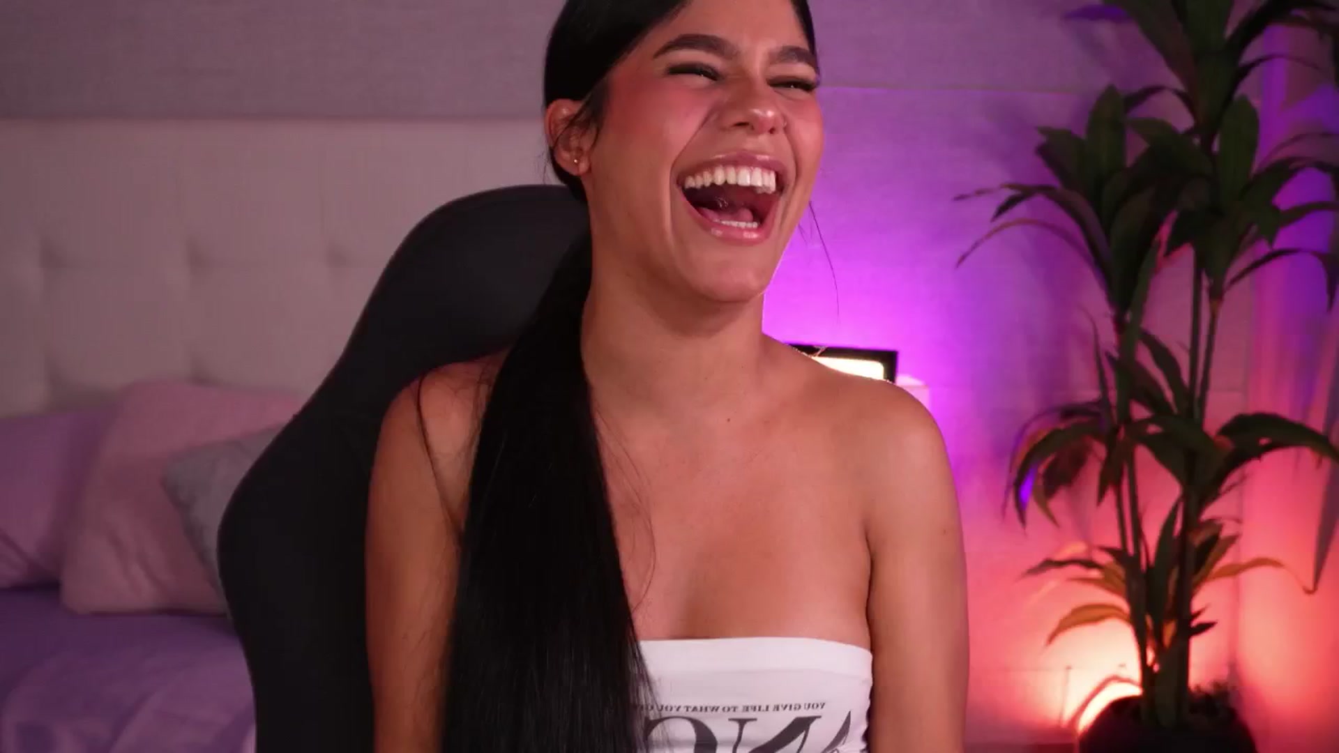 Gallery image thumbnail from Mia_gabbaai's myfreecams stream on, 08/17/2025, 17:45 image 19 of 20