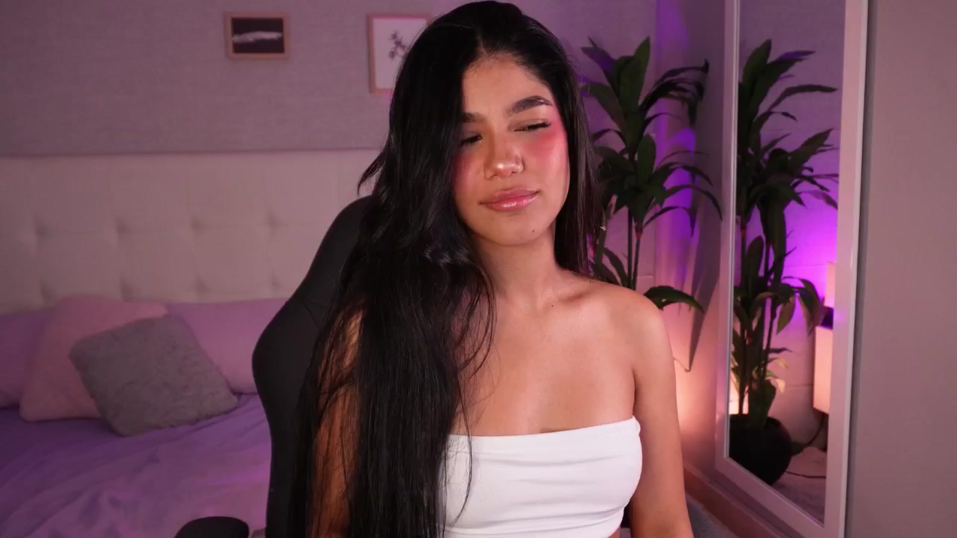 Gallery image thumbnail from Mia_gabbaai's myfreecams stream on, 08/18/2025, 14:00 image 5 of 20