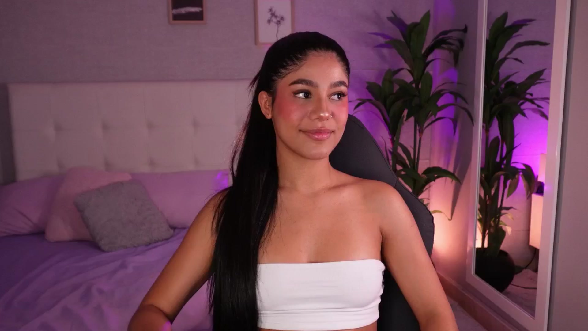 Gallery image thumbnail from Mia_gabbaai's myfreecams stream on, 08/18/2025, 14:43 image 15 of 20