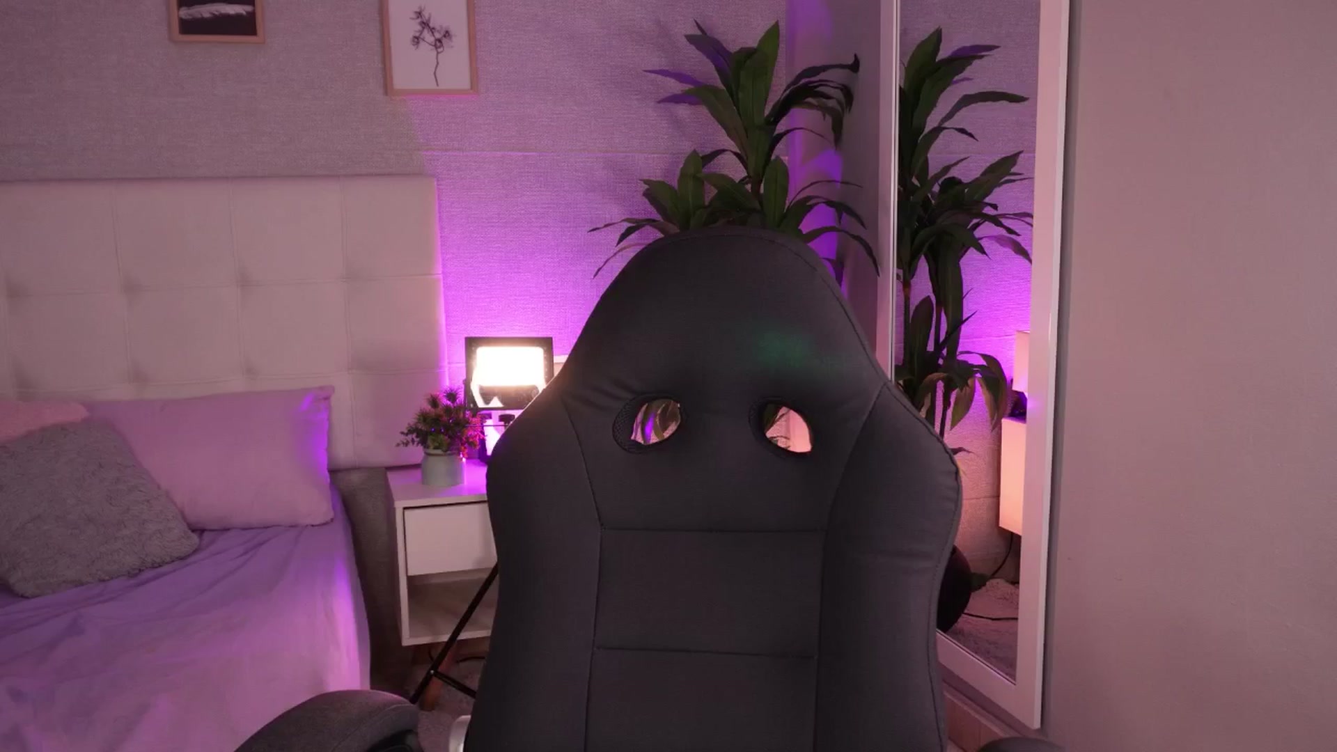 Gallery image thumbnail from Mia_gabbaai's myfreecams stream on, 08/18/2025, 16:13 image 1 of 20