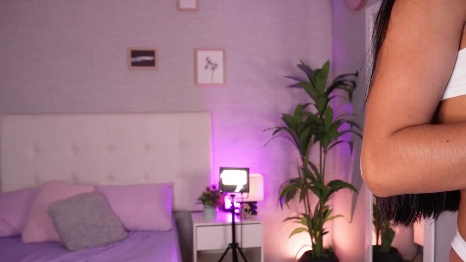 Gallery image thumbnail from Mia_gabbaai's myfreecams stream on, 08/18/2025, 16:13 image 11 of 20