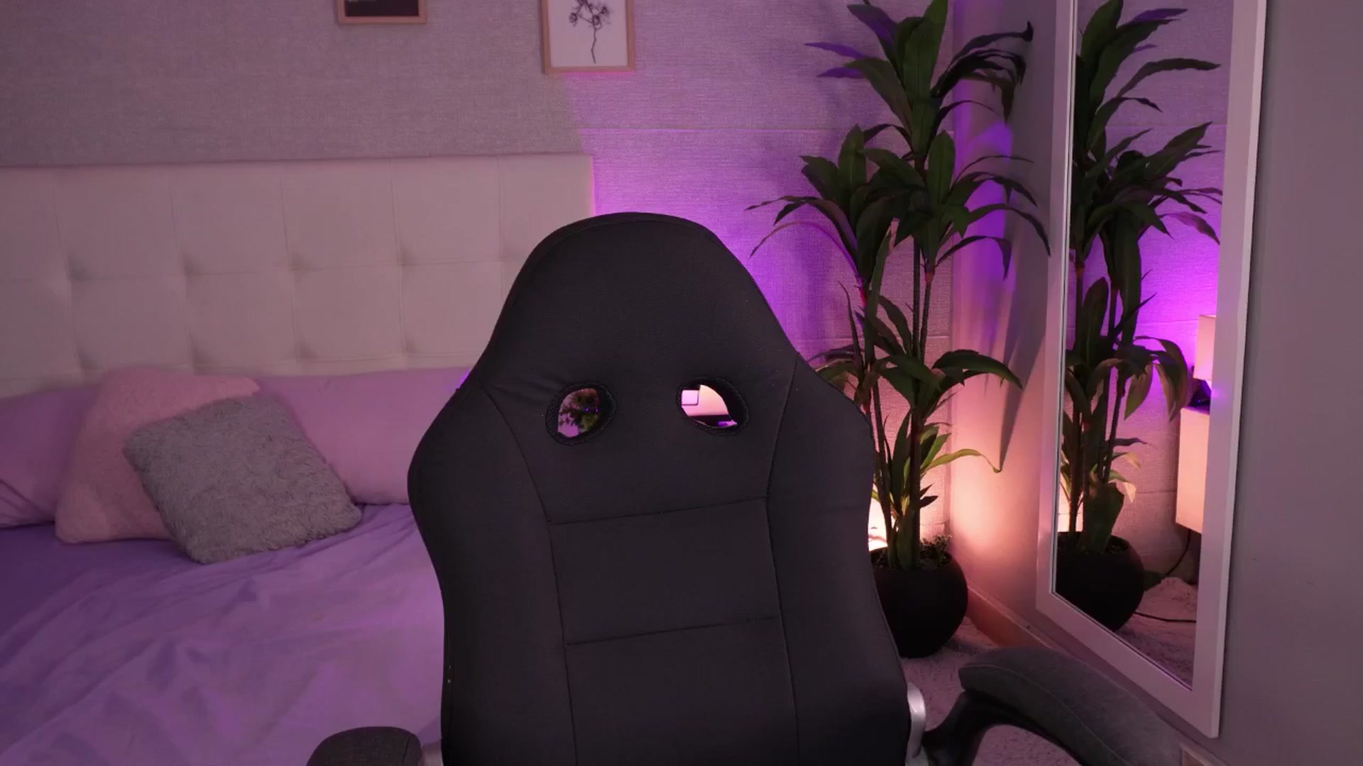 Gallery image thumbnail from Mia_gabbaai's myfreecams stream on, 08/18/2025, 17:00 image 9 of 20