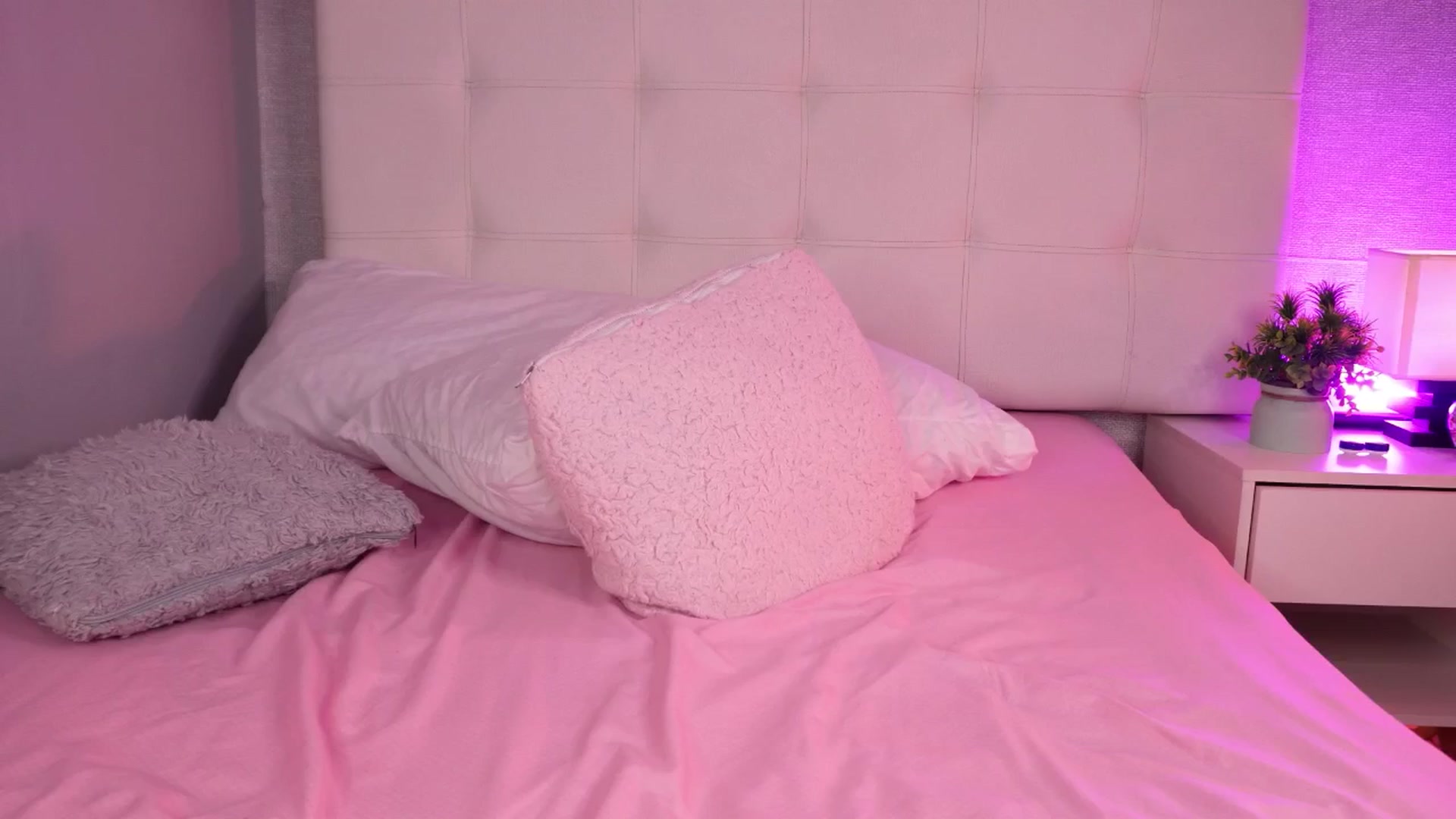 Gallery image thumbnail from Mia_gabbaai's myfreecams stream on, 08/26/2025, 16:38 image 8 of 20