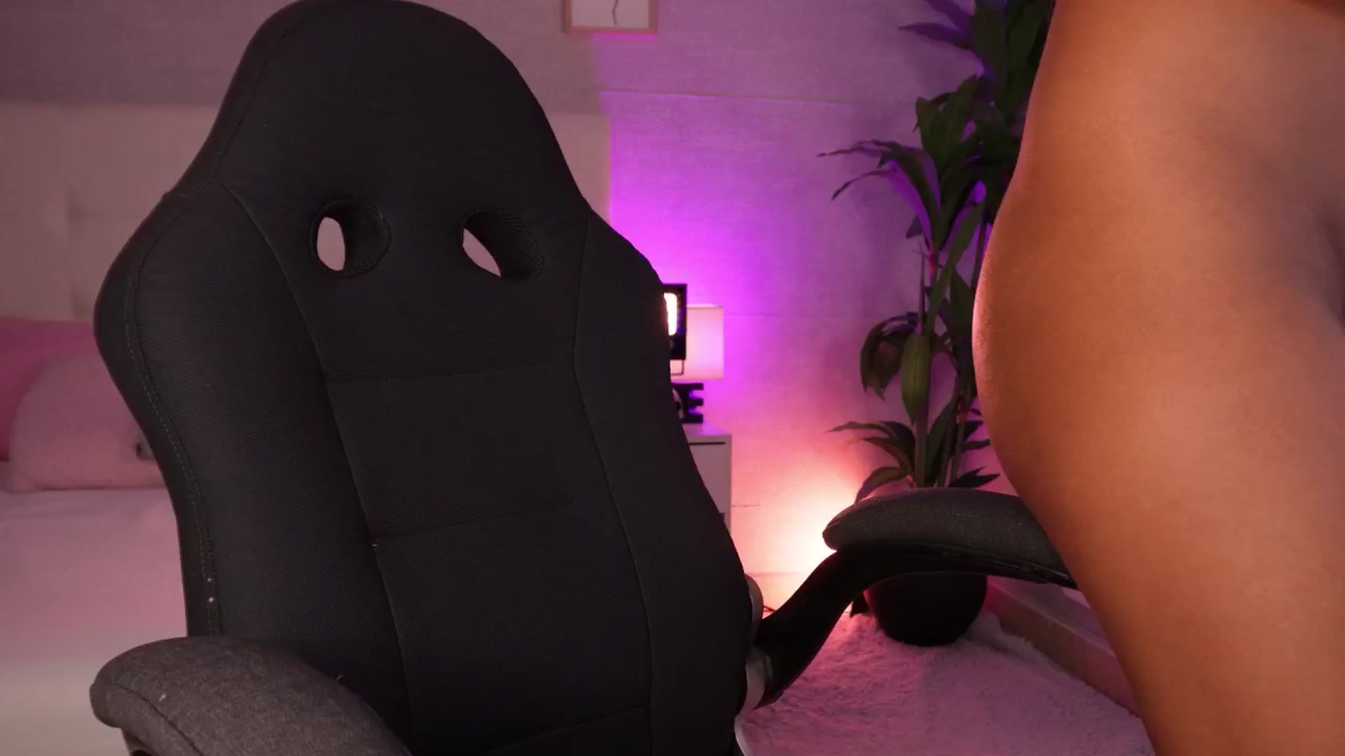 Gallery image thumbnail from Mia_gabbaai's myfreecams stream on, 08/27/2025, 17:54 image 9 of 20