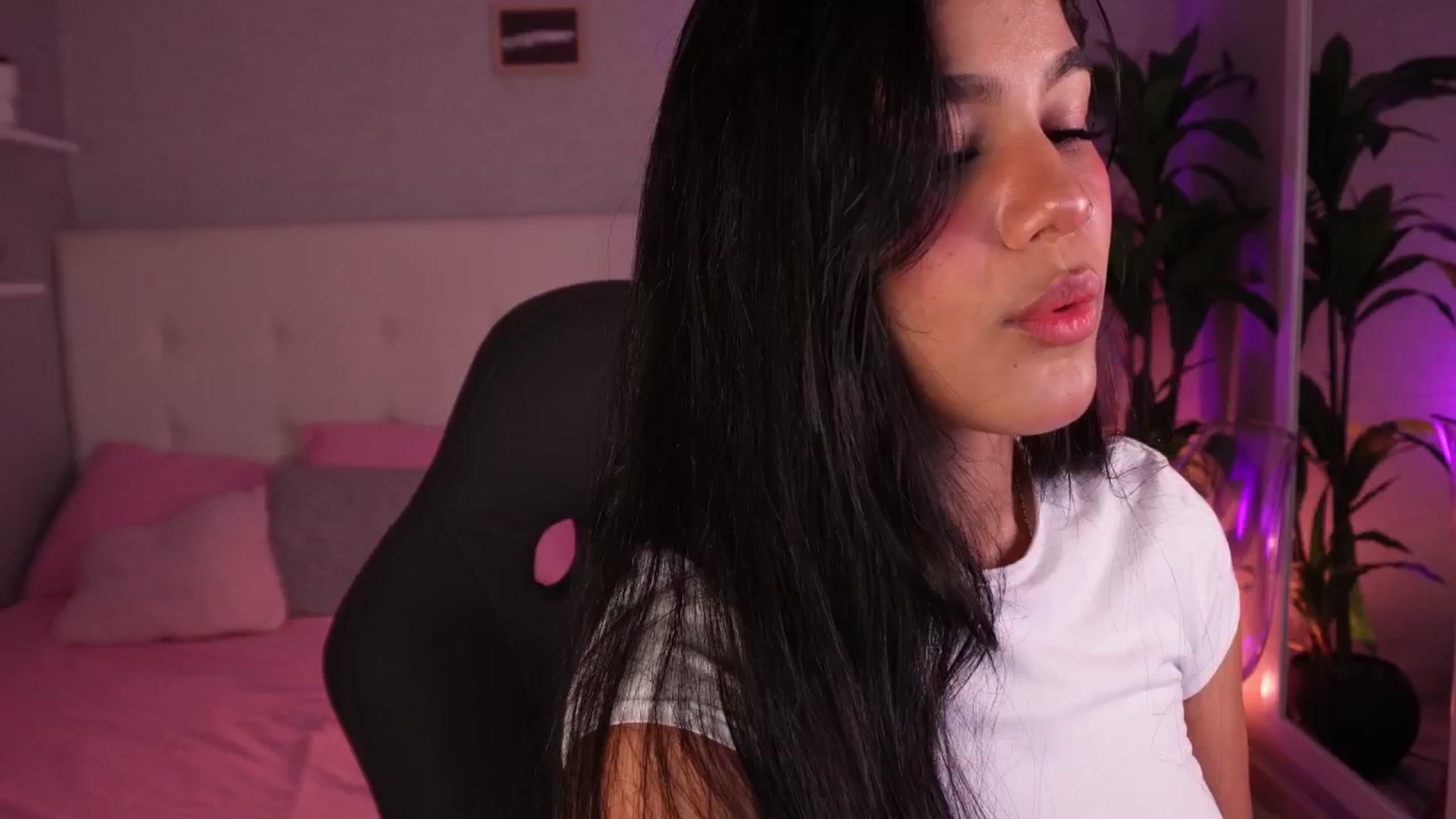 Gallery image thumbnail from Mia_gabbaai's myfreecams stream on, 09/14/2025, 15:23 image 16 of 20