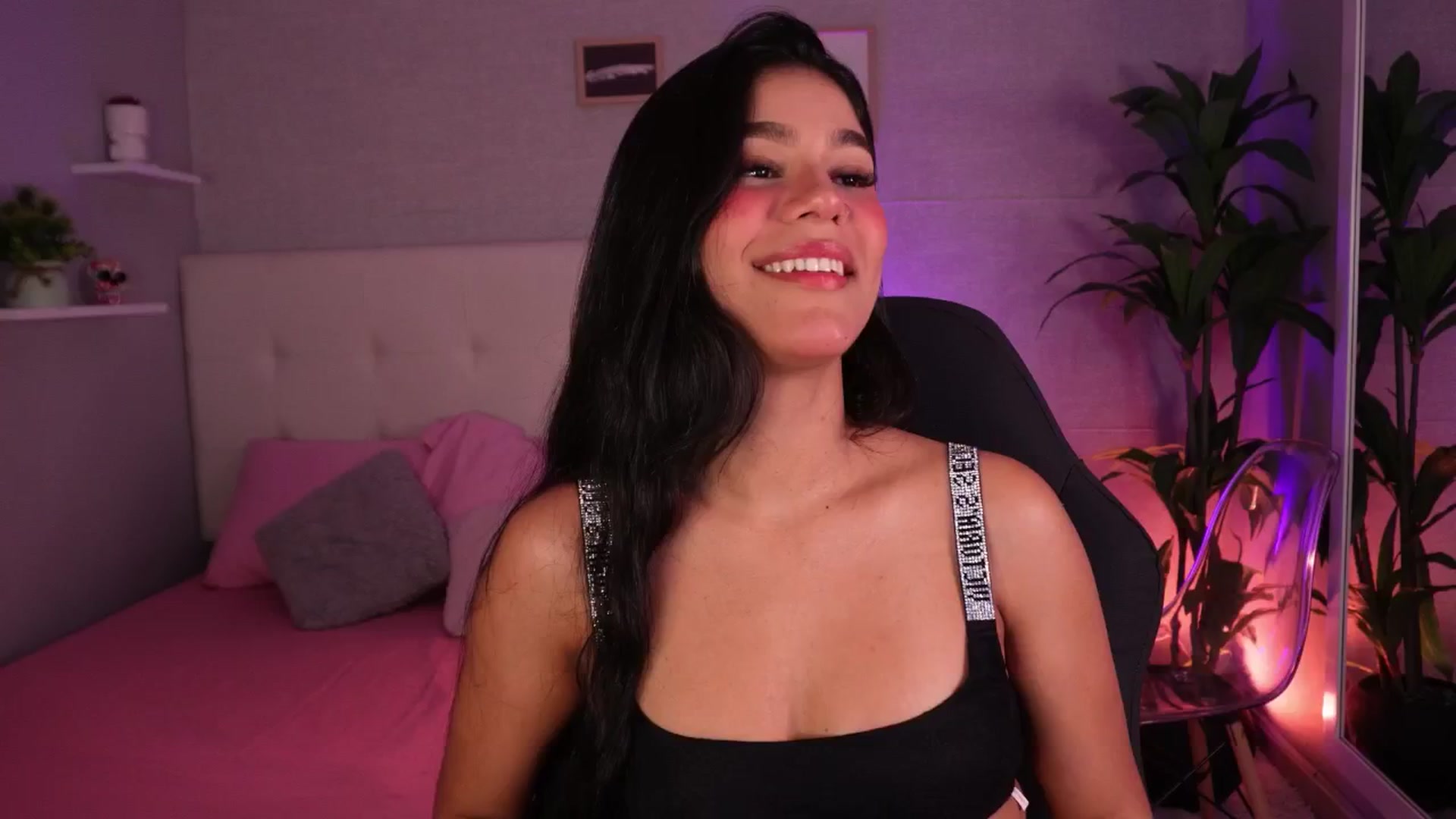 Gallery image thumbnail from Mia_gabbaai's myfreecams stream on, 09/15/2025, 13:39 image 2 of 20