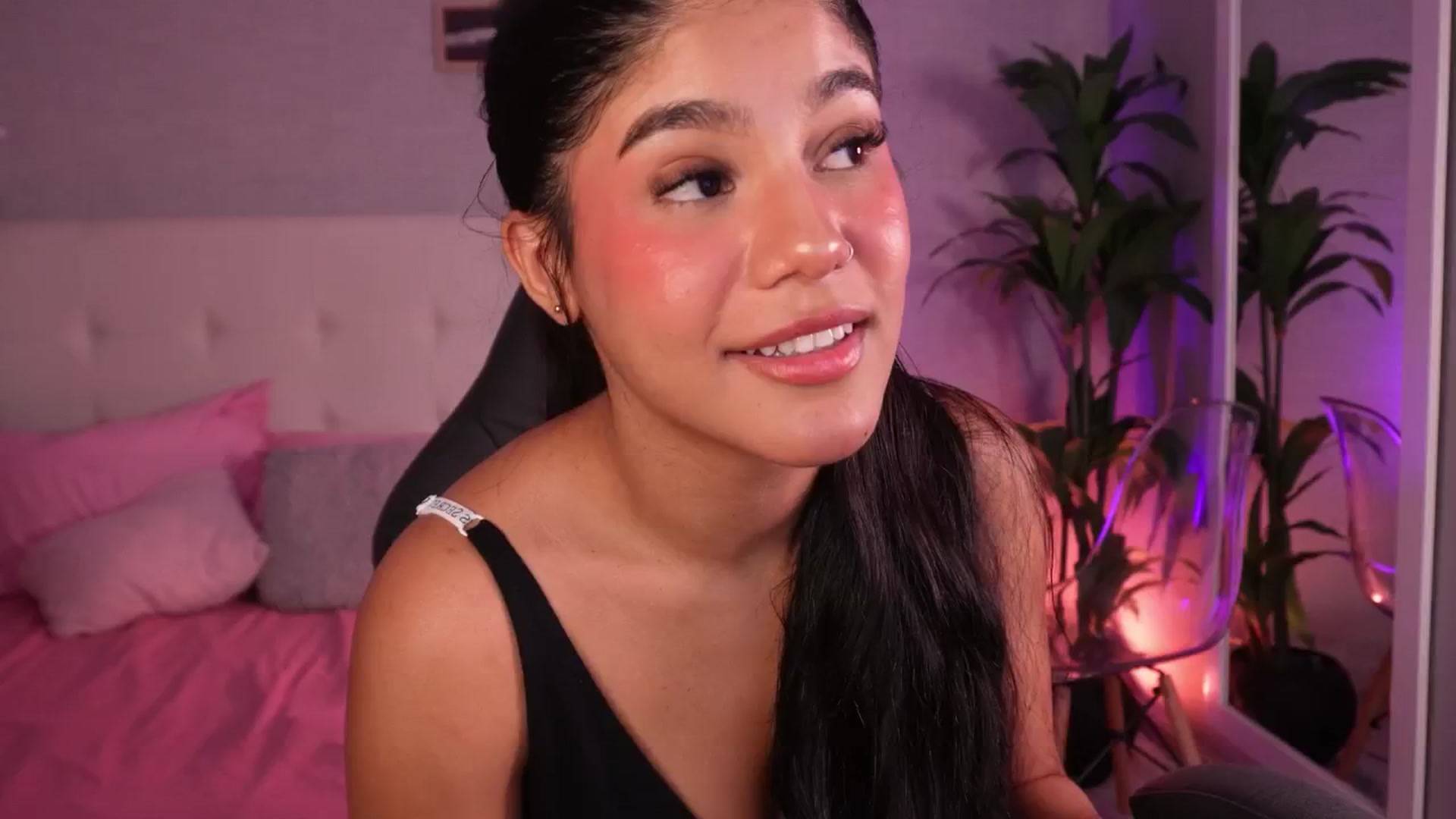 Gallery image thumbnail from Mia_gabbaai's myfreecams stream on, 09/15/2025, 18:09 image 10 of 20