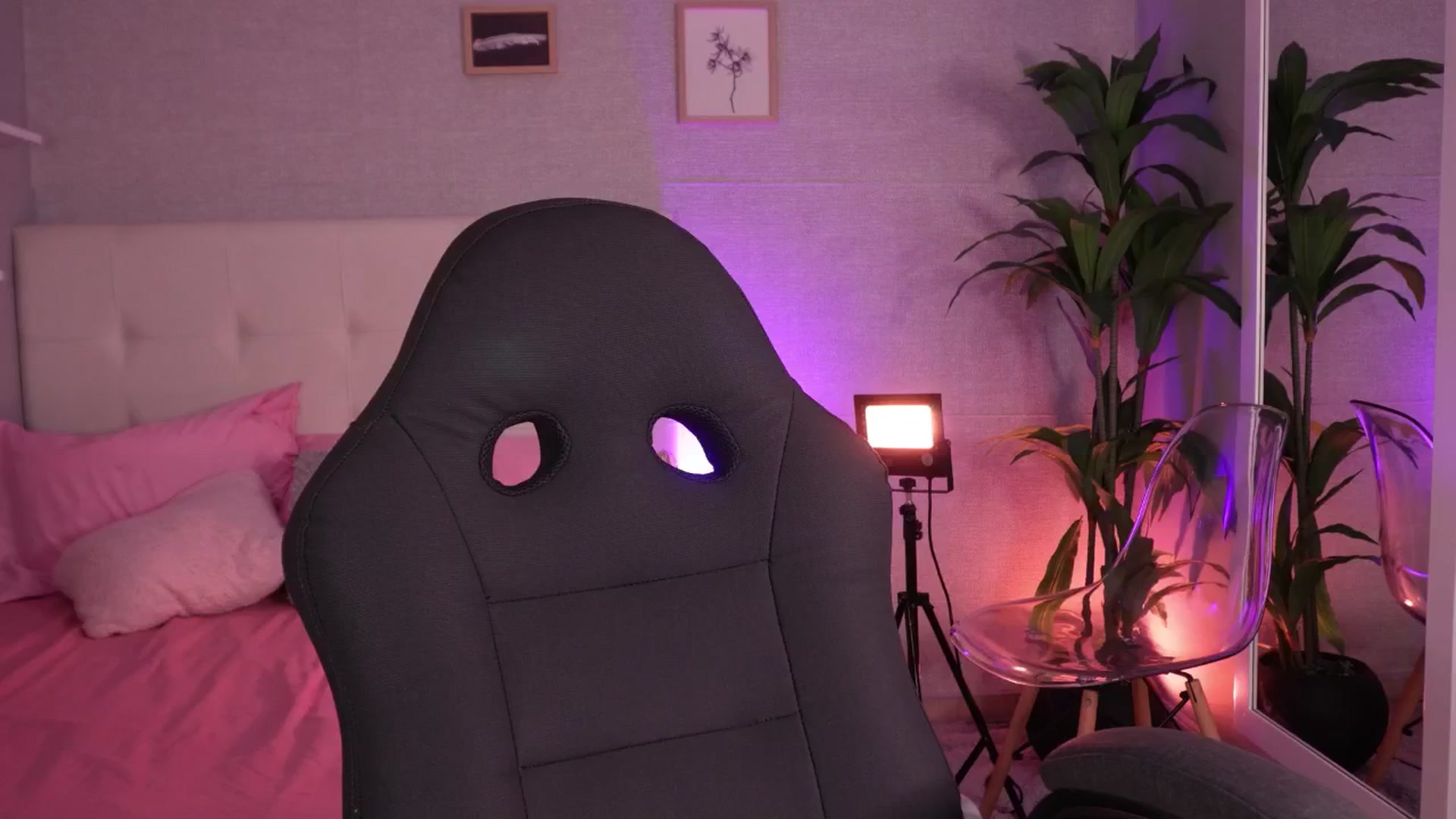 Gallery image thumbnail from Mia_gabbaai's myfreecams stream on, 09/15/2025, 18:09 image 6 of 20