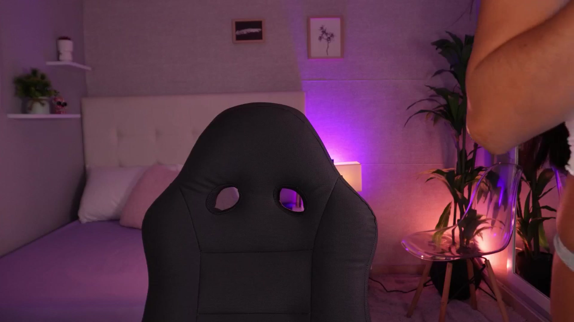 Gallery image thumbnail from Mia_gabbaai's myfreecams stream on, 09/17/2025, 17:04 image 11 of 20