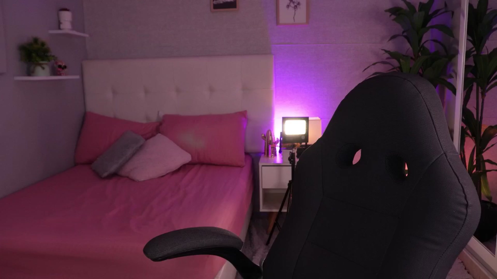 Gallery image thumbnail from Mia_gabbaai's myfreecams stream on, 09/20/2025, 14:45 image 15 of 20