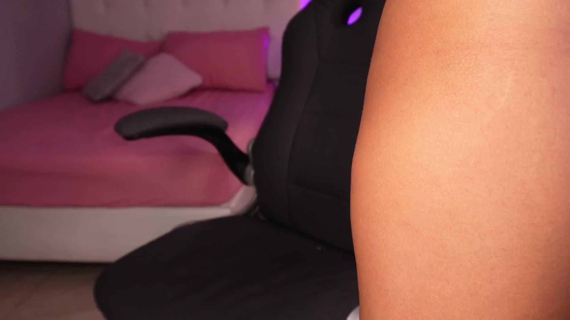 Gallery image thumbnail from Mia_gabbaai's myfreecams stream on, 09/20/2025, 14:45 image 3 of 20