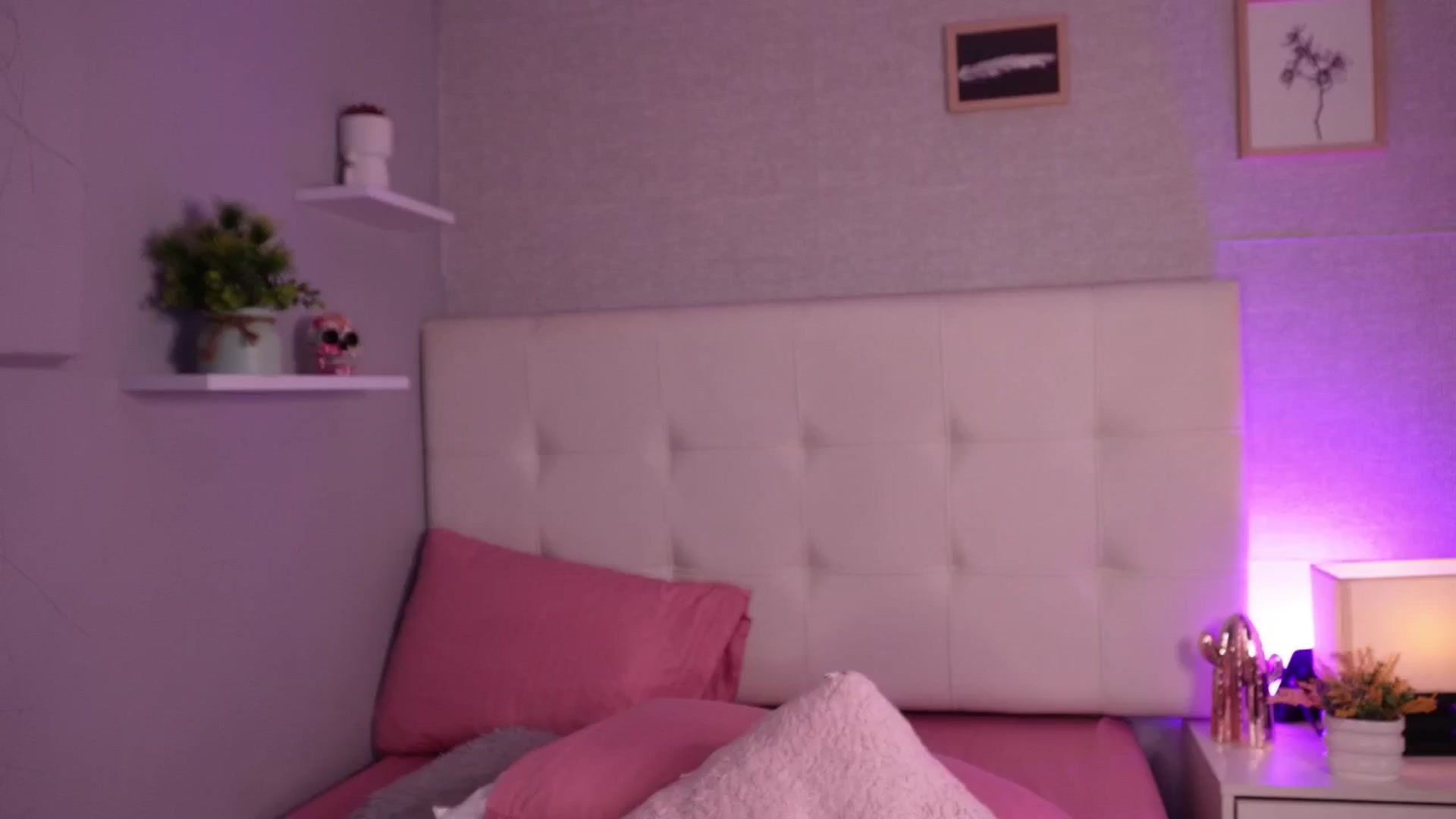 Gallery image thumbnail from Mia_gabbaai's myfreecams stream on, 09/20/2025, 17:06 image 16 of 20