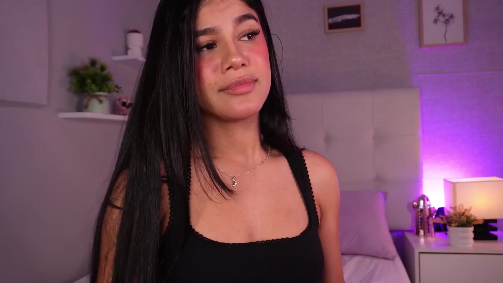 Gallery image thumbnail from Mia_gabbaai's myfreecams stream on, 09/28/2025, 15:21 image 14 of 20