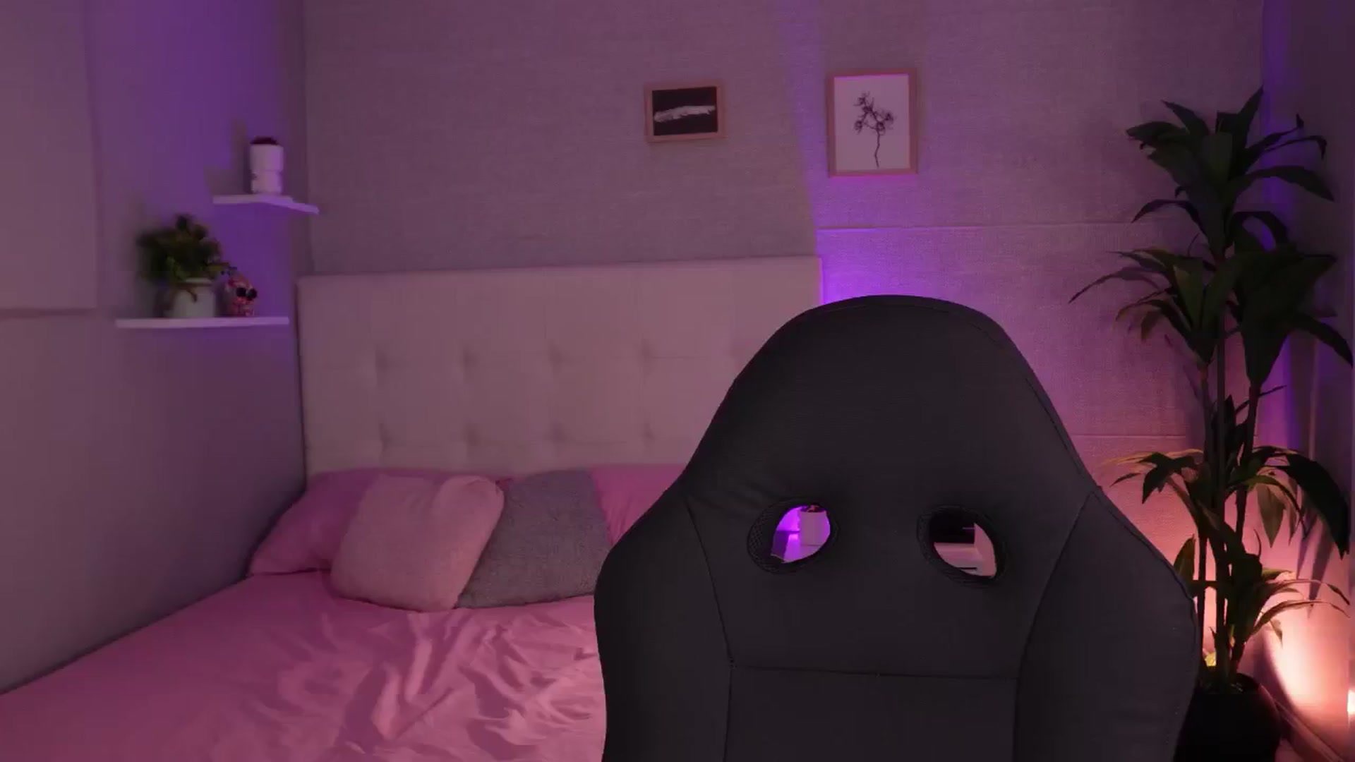 Gallery image thumbnail from Mia_gabbaai's myfreecams stream on, 10/15/2025, 18:36 image 1 of 20