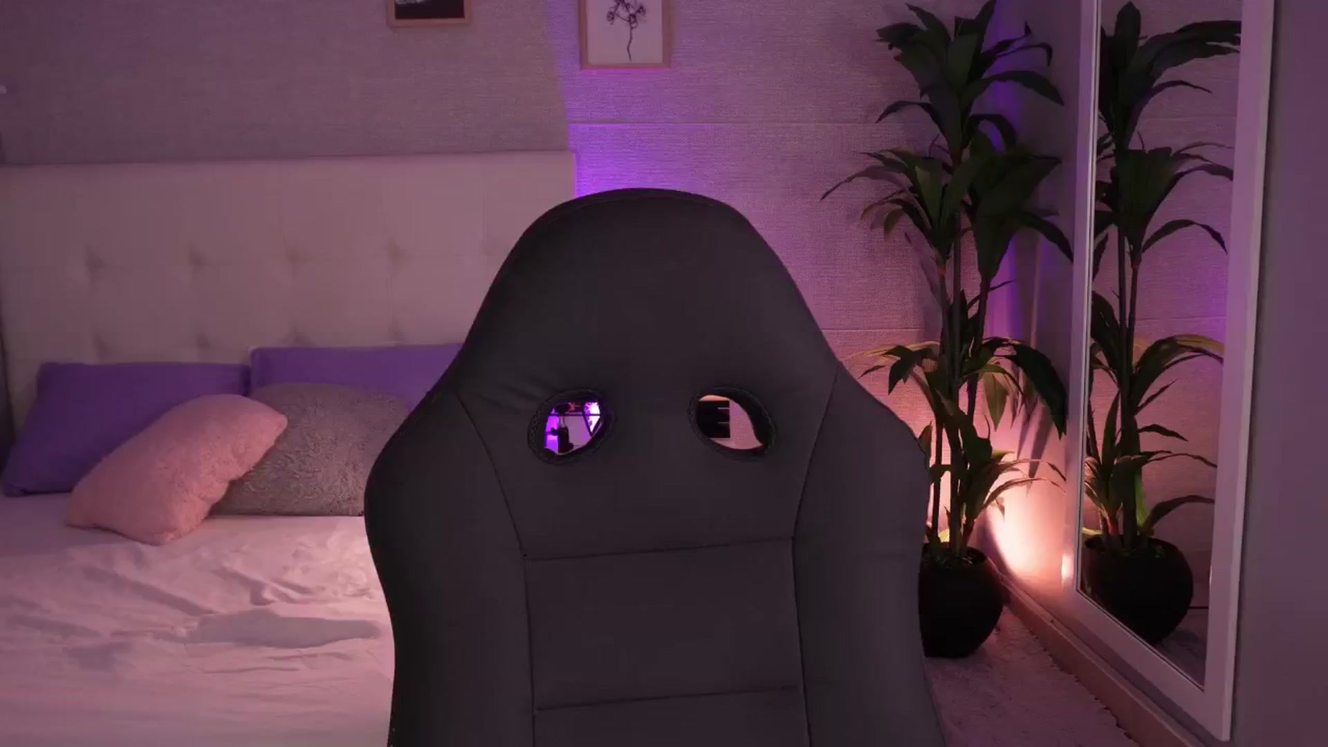 Gallery image thumbnail from Mia_gabbaai's myfreecams stream on, 10/18/2025, 16:15 image 14 of 20