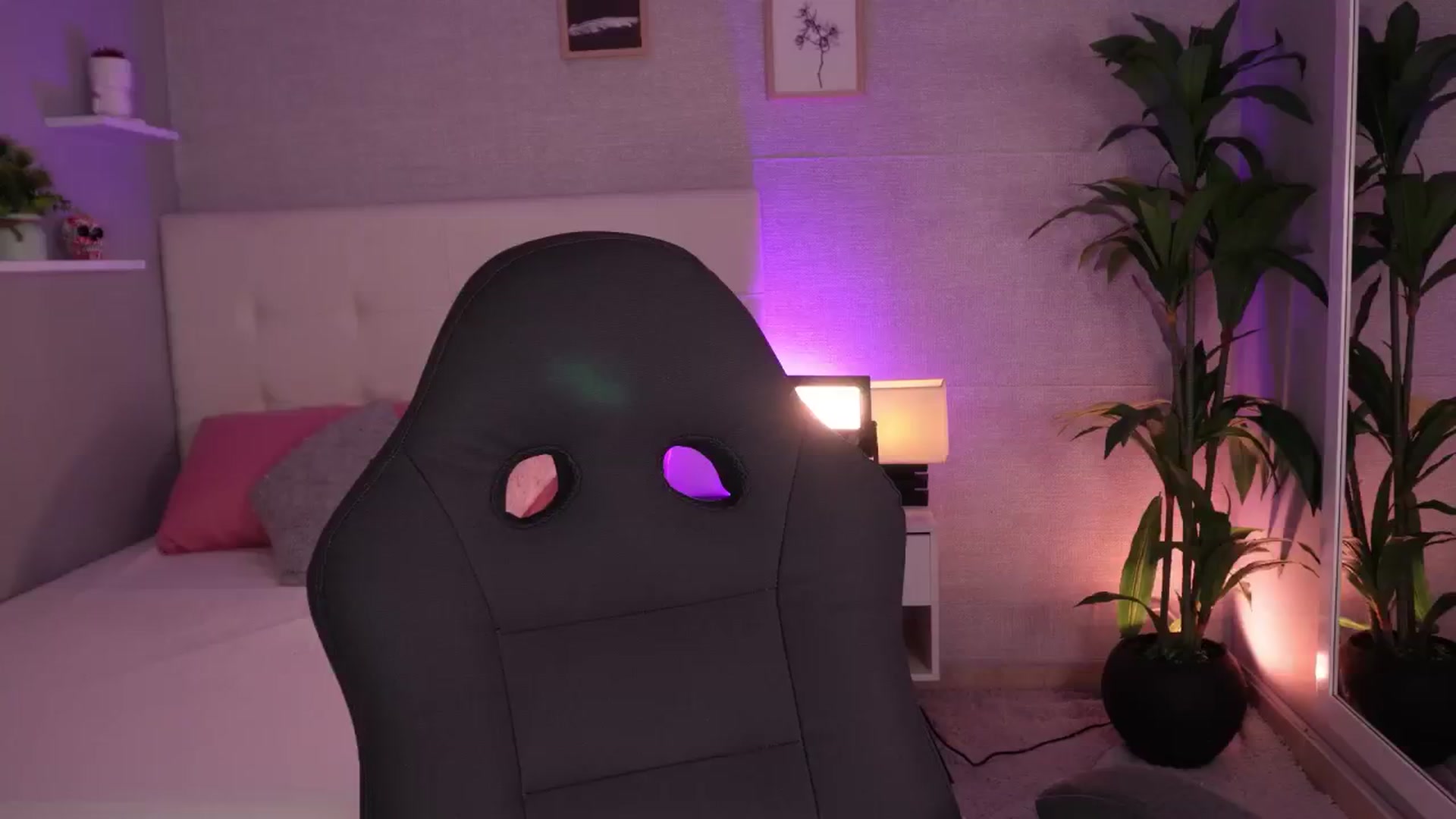 Gallery image thumbnail from Mia_gabbaai's myfreecams stream on, 10/19/2025, 15:31 image 18 of 20