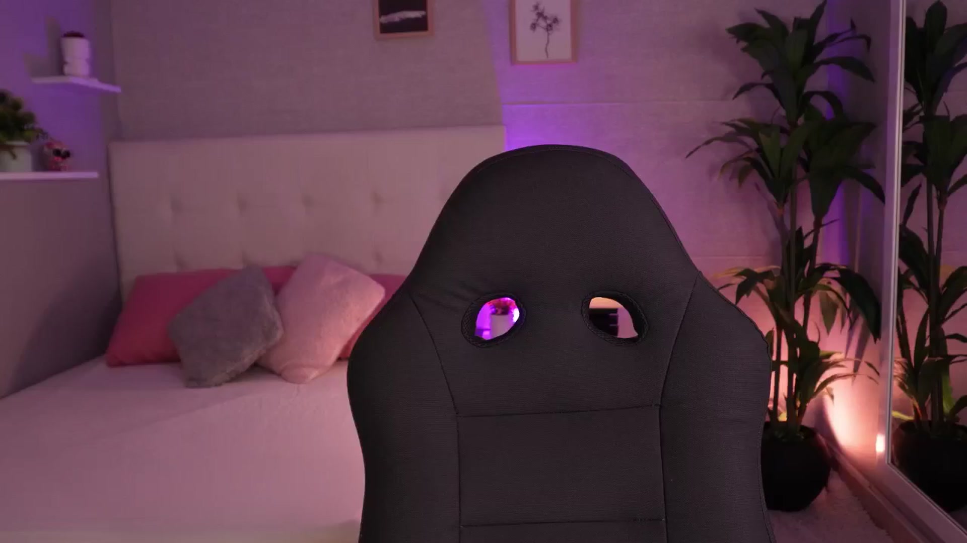 Gallery image thumbnail from Mia_gabbaai's myfreecams stream on, 10/19/2025, 15:31 image 10 of 20