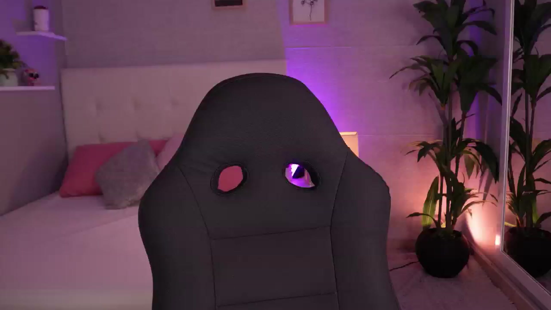 Gallery image thumbnail from Mia_gabbaai's myfreecams stream on, 10/19/2025, 18:32 image 7 of 20