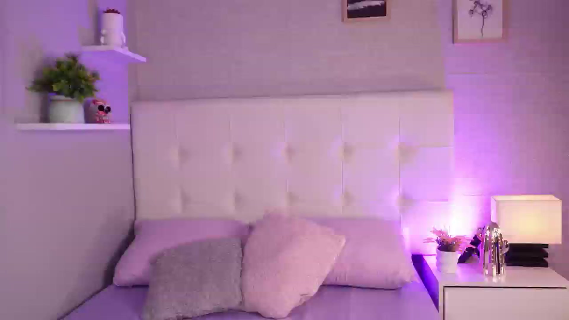 Gallery image thumbnail from Mia_gabbaai's myfreecams stream on, 10/21/2025, 17:45 image 18 of 20