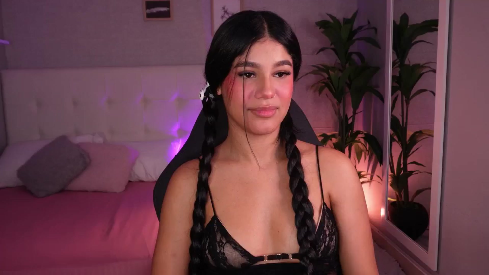 Gallery image thumbnail from Mia_gabbaai's myfreecams stream on, 10/27/2025, 15:21 image 17 of 20