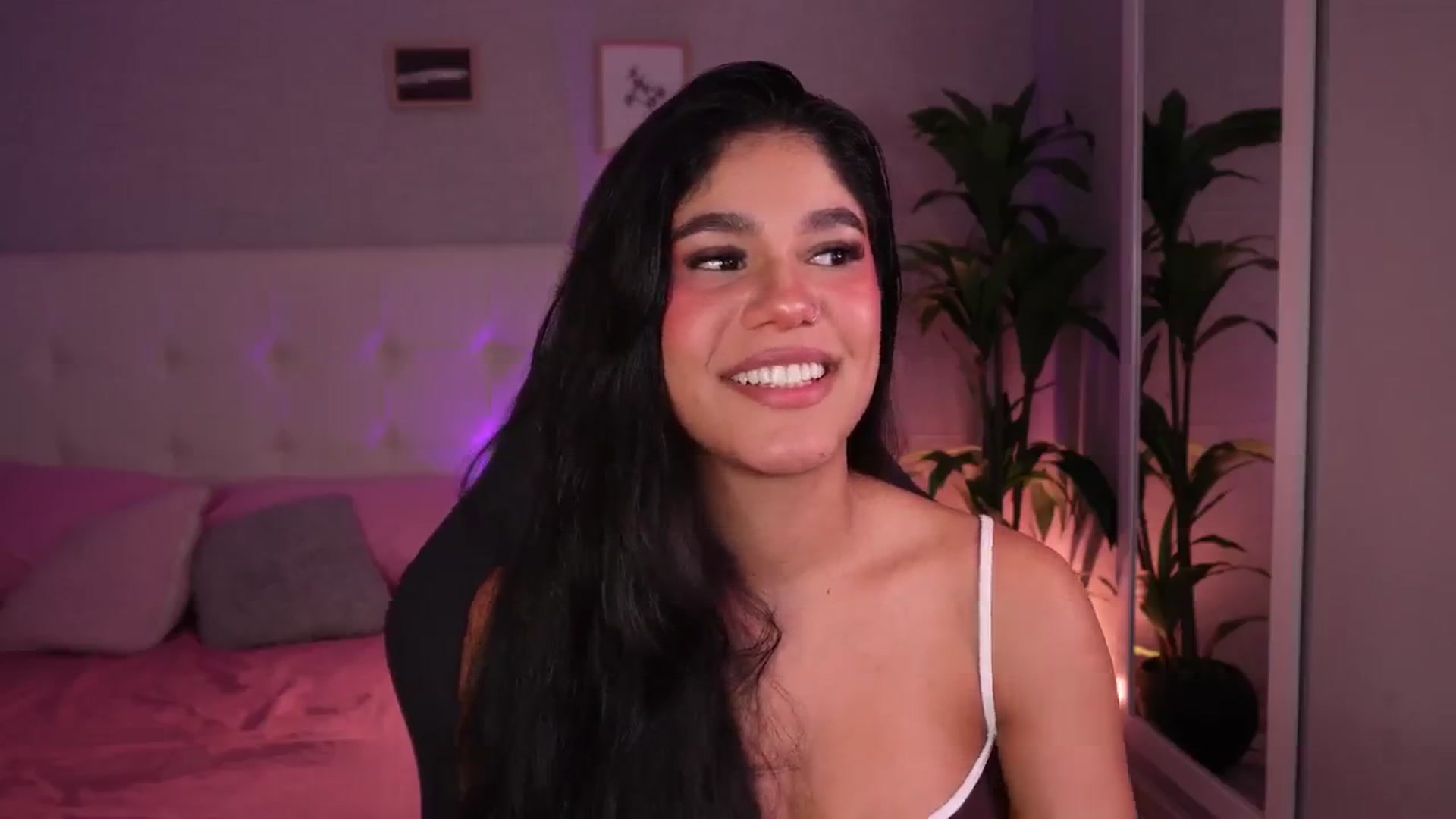 Gallery image thumbnail from Mia_gabbaai's myfreecams stream on, 11/01/2025, 18:37 image 17 of 20