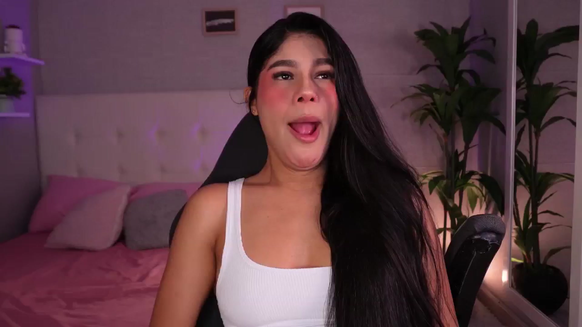 Gallery image thumbnail from Mia_gabbaai's myfreecams stream on, 11/02/2025, 14:14 image 1 of 20