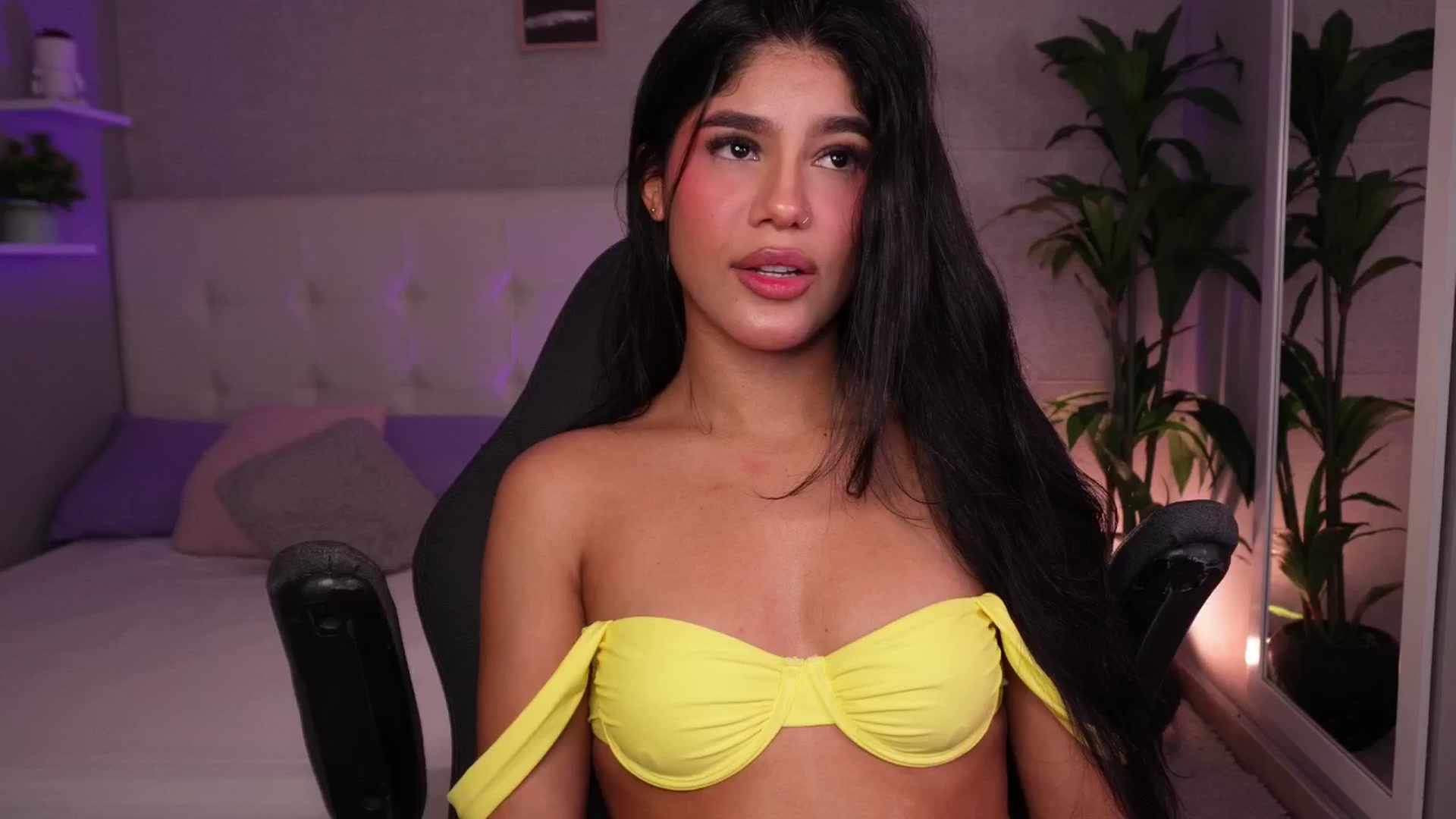 Gallery image thumbnail from Mia_gabbaai's myfreecams stream on, 11/03/2025, 15:30 image 19 of 20