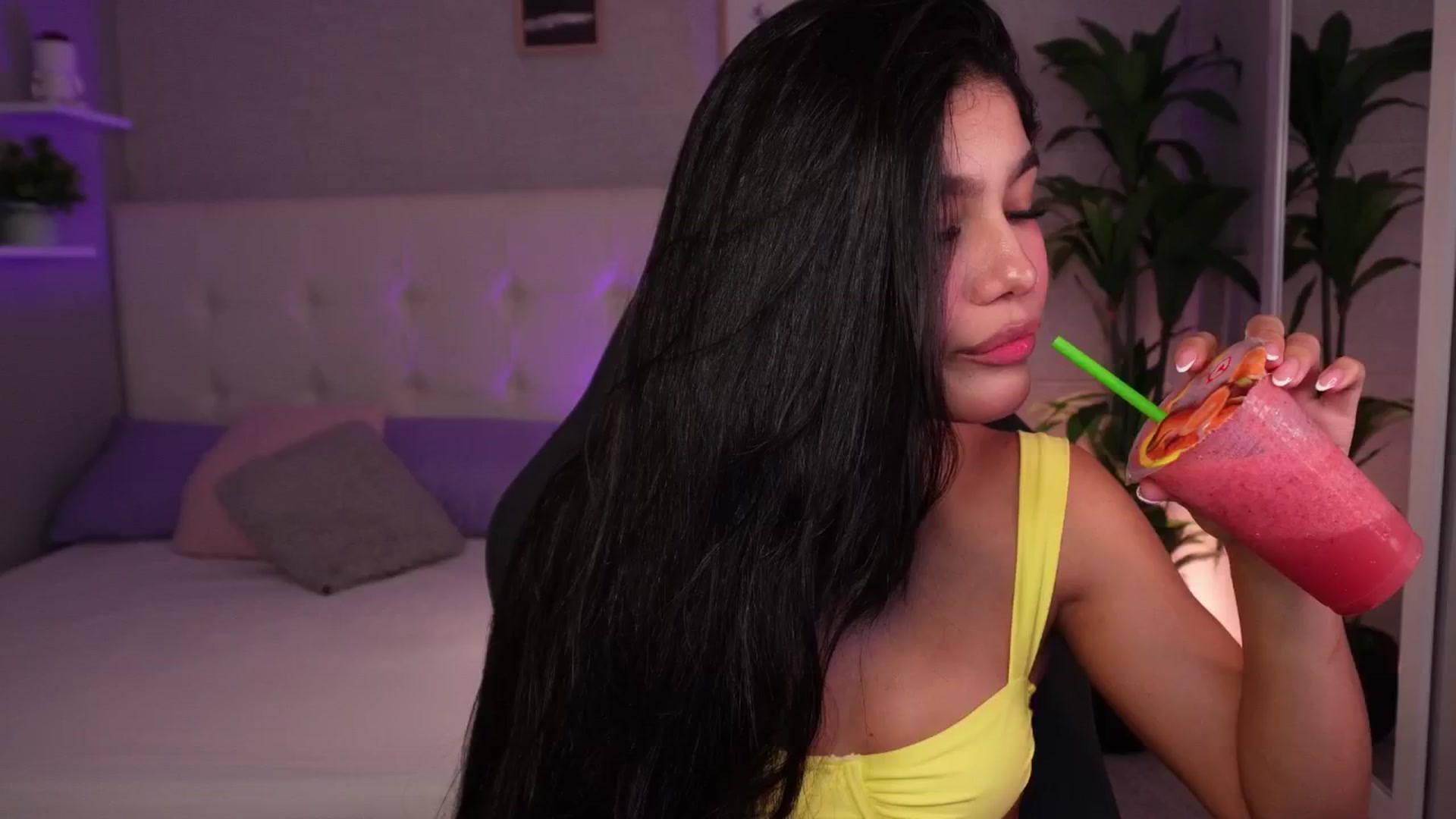 Gallery image thumbnail from Mia_gabbaai's myfreecams stream on, 11/03/2025, 16:52 image 1 of 20