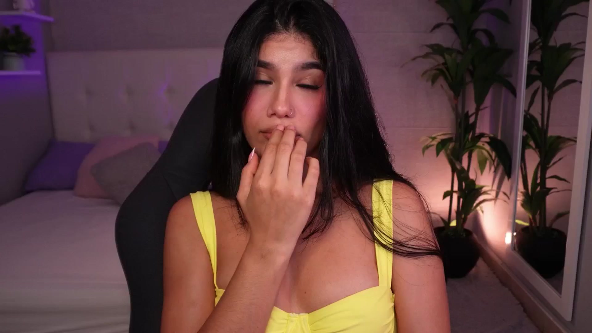 Gallery image thumbnail from Mia_gabbaai's myfreecams stream on, 11/03/2025, 18:32 image 6 of 20