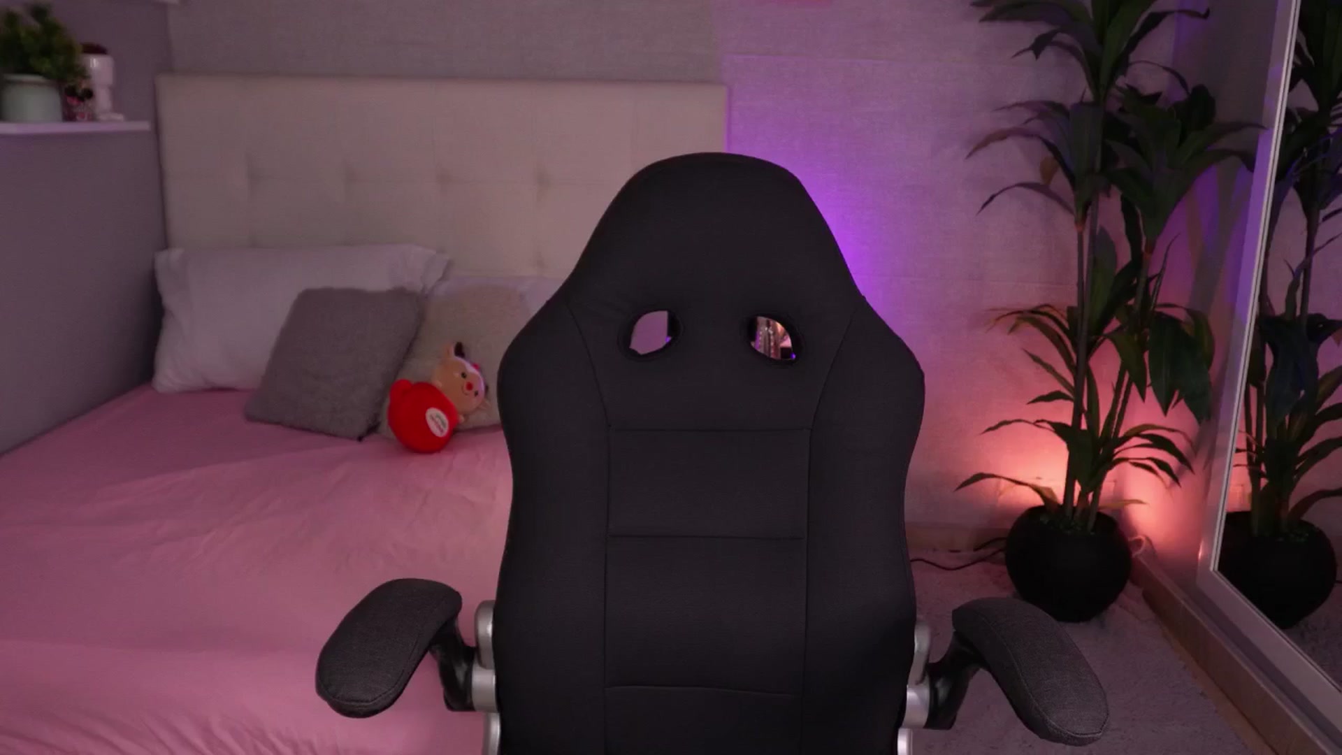 Gallery image thumbnail from Mia_gabbaai's myfreecams stream on, 12/09/2025, 15:28 image 4 of 20