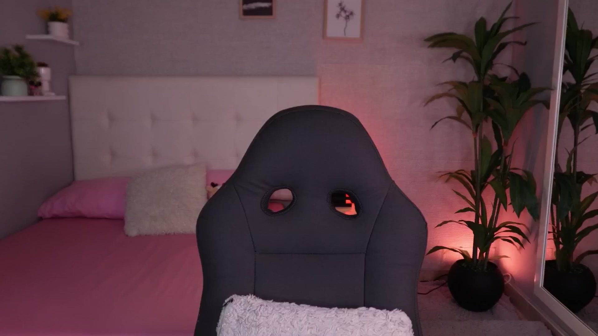 Gallery image thumbnail from Mia_gabbaai's myfreecams stream on, 12/12/2025, 13:07 image 19 of 20