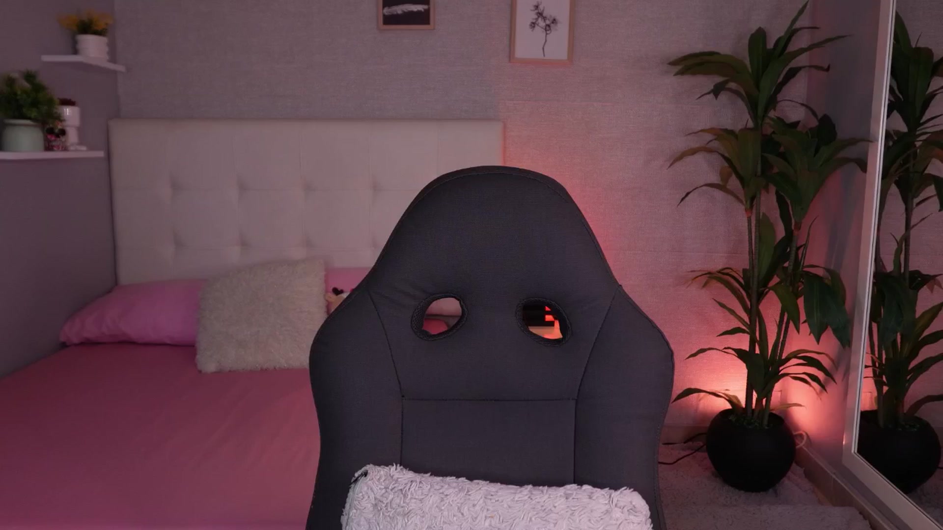 Gallery image thumbnail from Mia_gabbaai's myfreecams stream on, 12/12/2025, 13:07 image 20 of 20