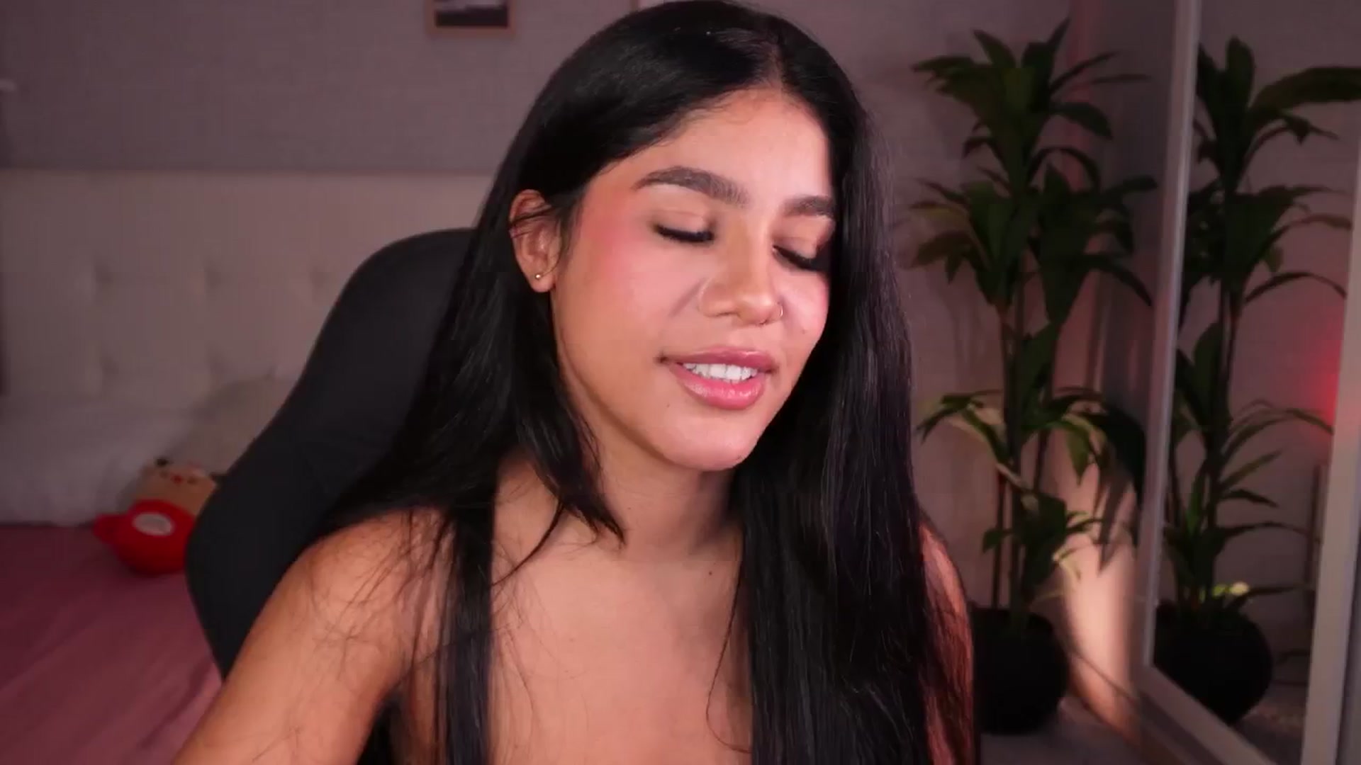 Gallery image thumbnail from Mia_gabbaai's myfreecams stream on, 12/15/2025, 18:15 image 20 of 20