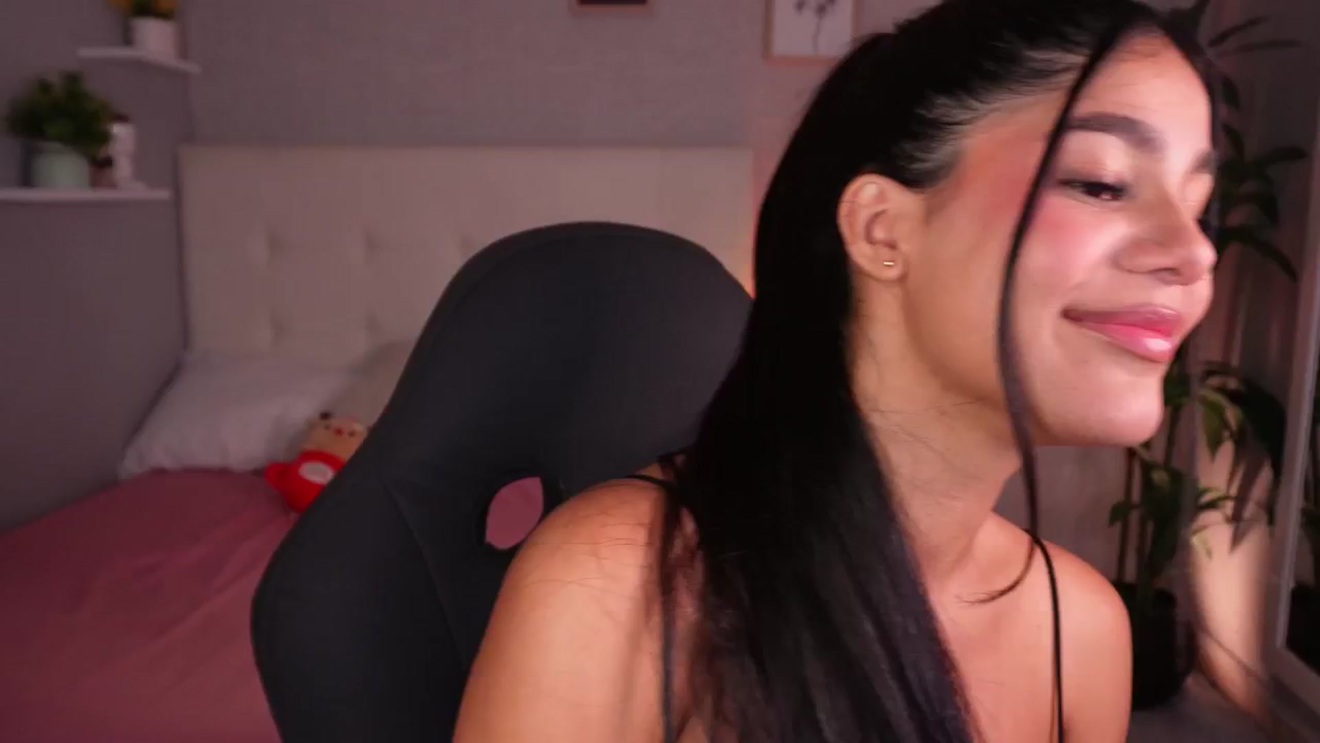 Gallery image thumbnail from Mia_gabbaai's myfreecams stream on, 12/15/2025, 18:15 image 1 of 20