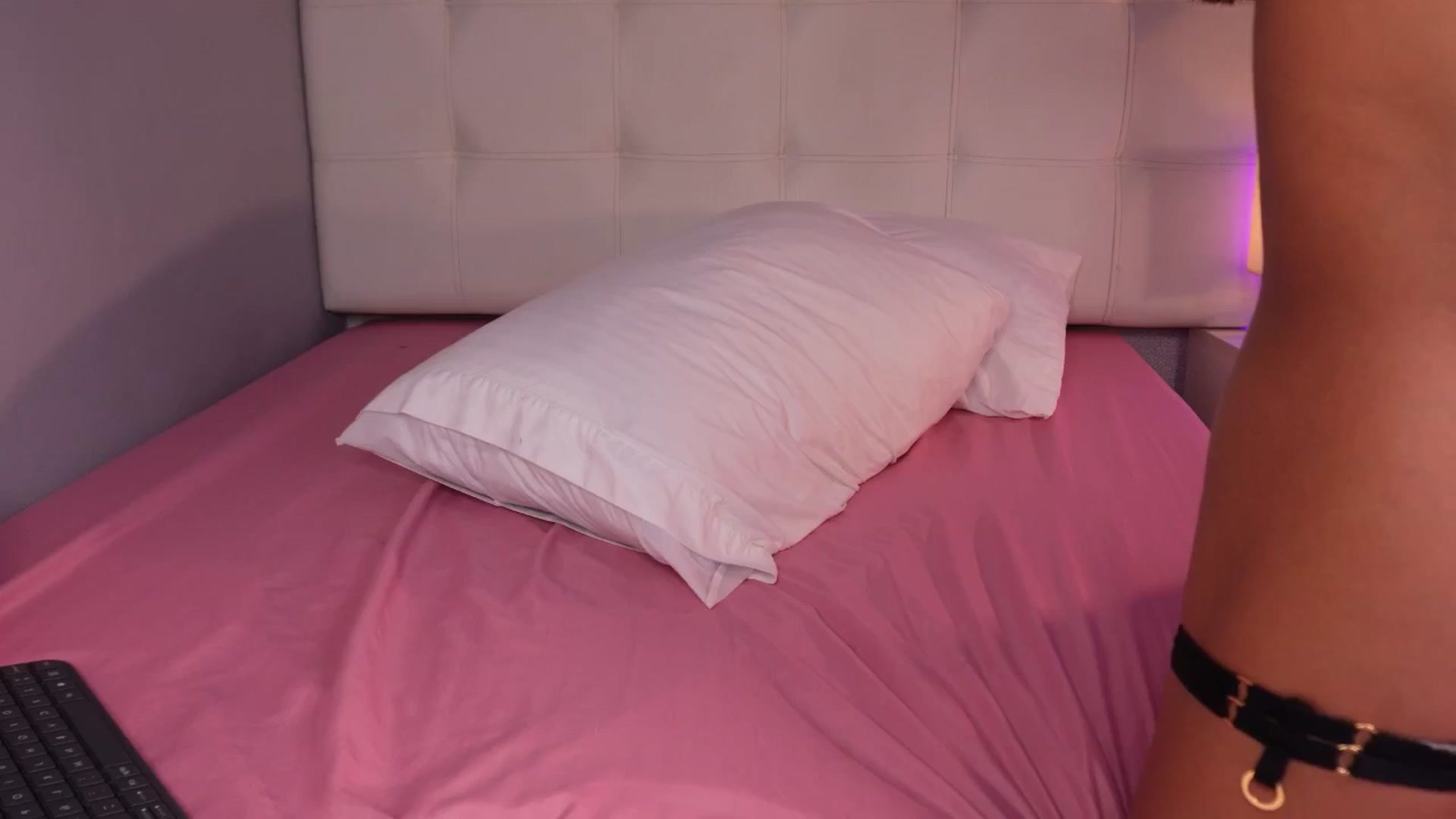 Gallery image thumbnail from Mia_gabbaai's myfreecams stream on, 12/26/2025, 18:33 image 17 of 20