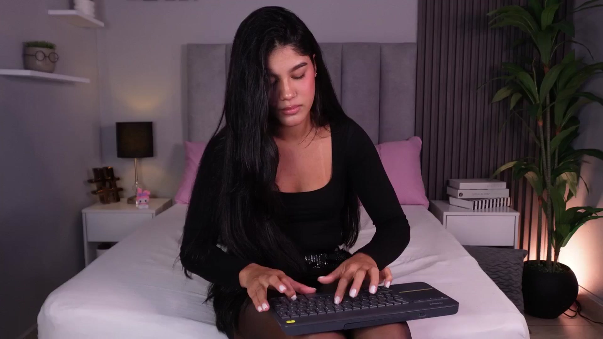 Gallery image thumbnail from Mia_gabbaai's myfreecams stream on, 03/28/2026, 18:34 image 6 of 20