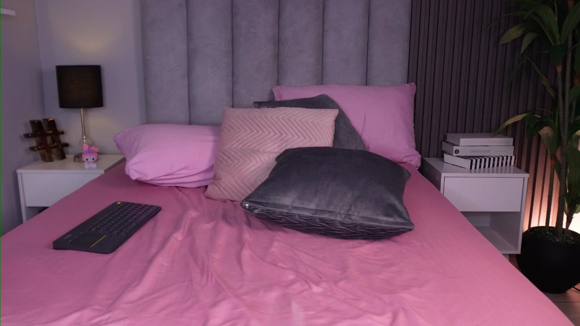 Gallery image thumbnail from Mia_gabbaai's myfreecams stream on, 03/29/2026, 15:21 image 18 of 20