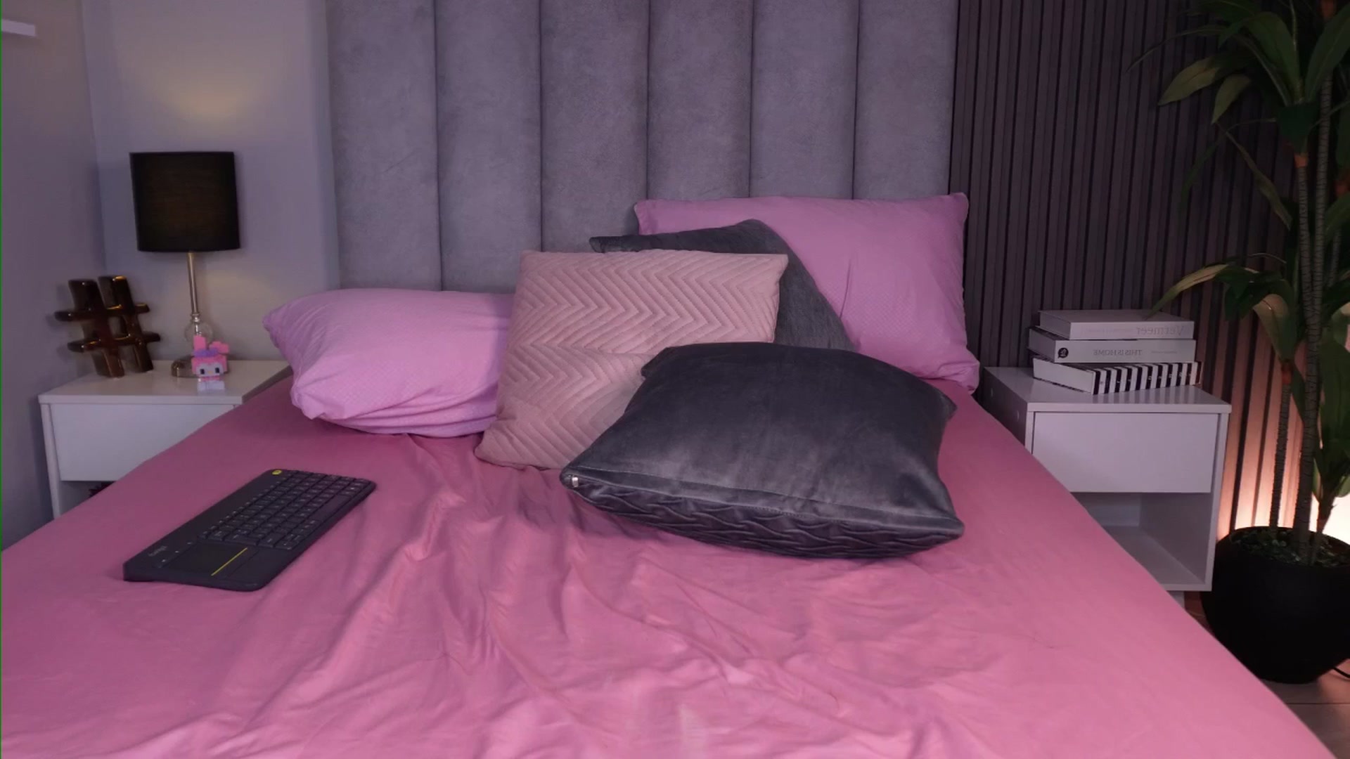 Gallery image thumbnail from Mia_gabbaai's myfreecams stream on, 03/29/2026, 15:21 image 15 of 20