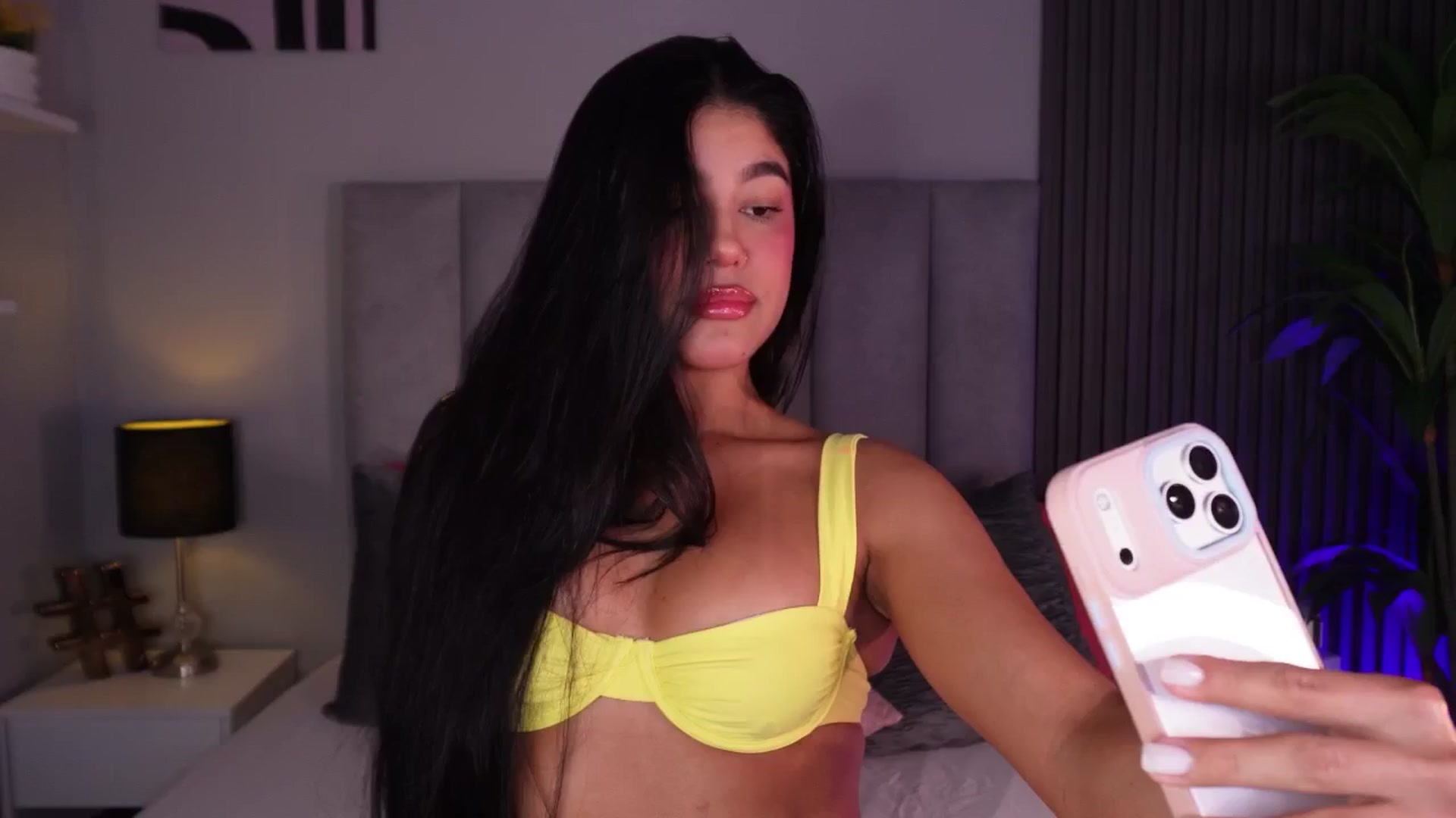Gallery image thumbnail from Mia_gabbaai's myfreecams stream on, 04/06/2026, 13:06 image 3 of 20