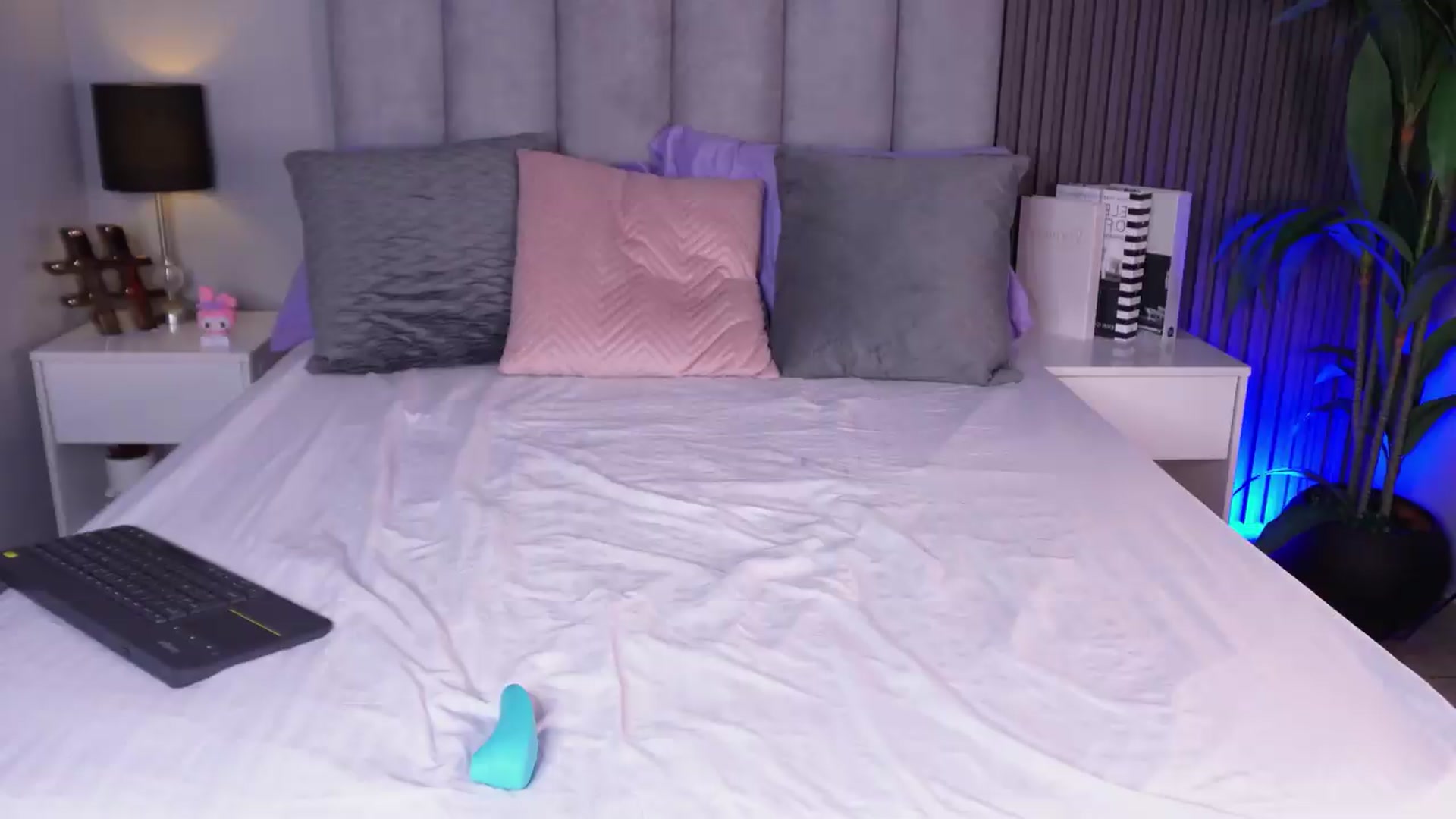 Gallery image thumbnail from Mia_gabbaai's myfreecams stream on, 05/19/2026, 15:53 image 4 of 20
