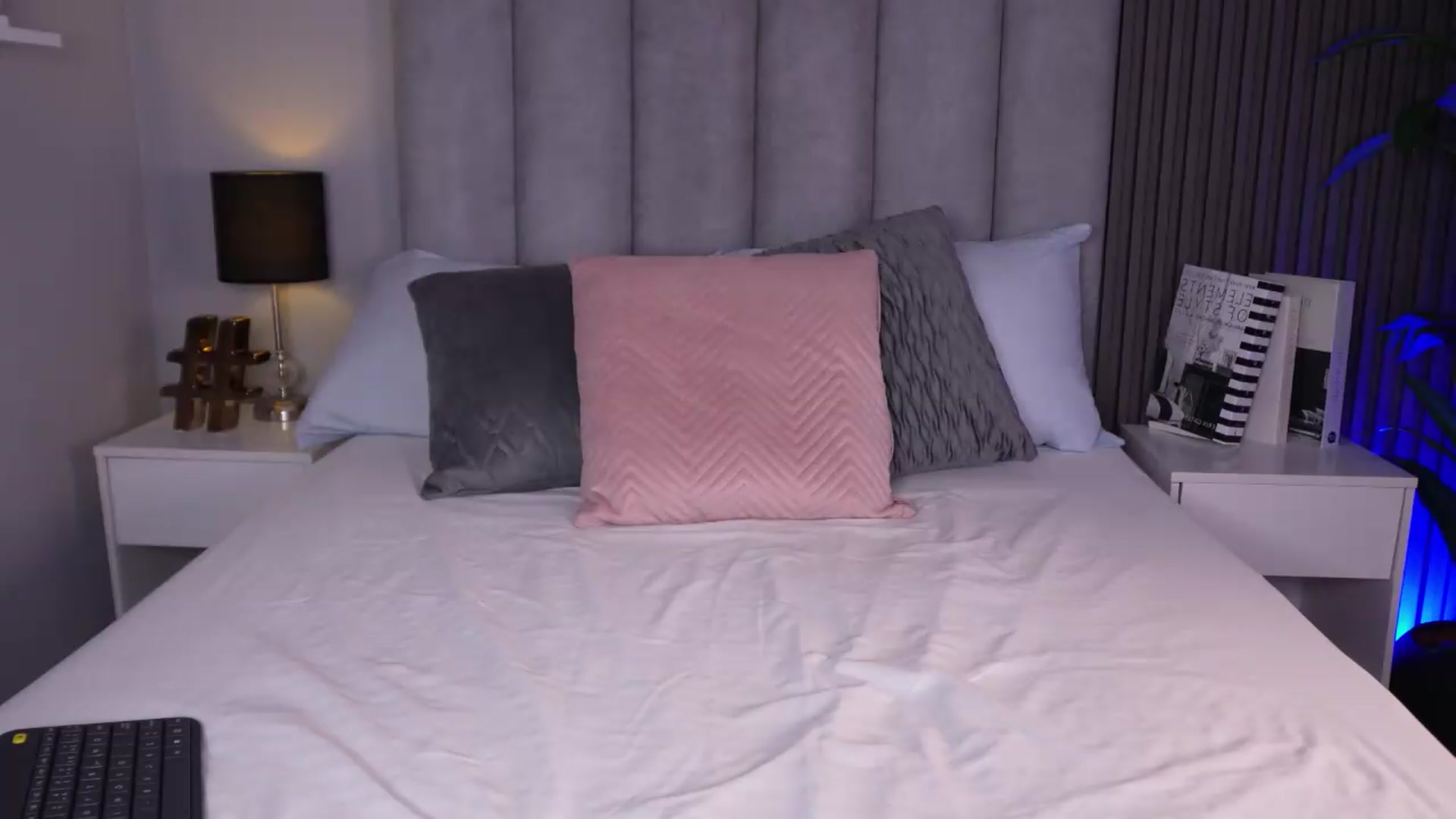Gallery image thumbnail from Mia_gabbaai's myfreecams stream on, 06/09/2026, 15:30 image 8 of 20