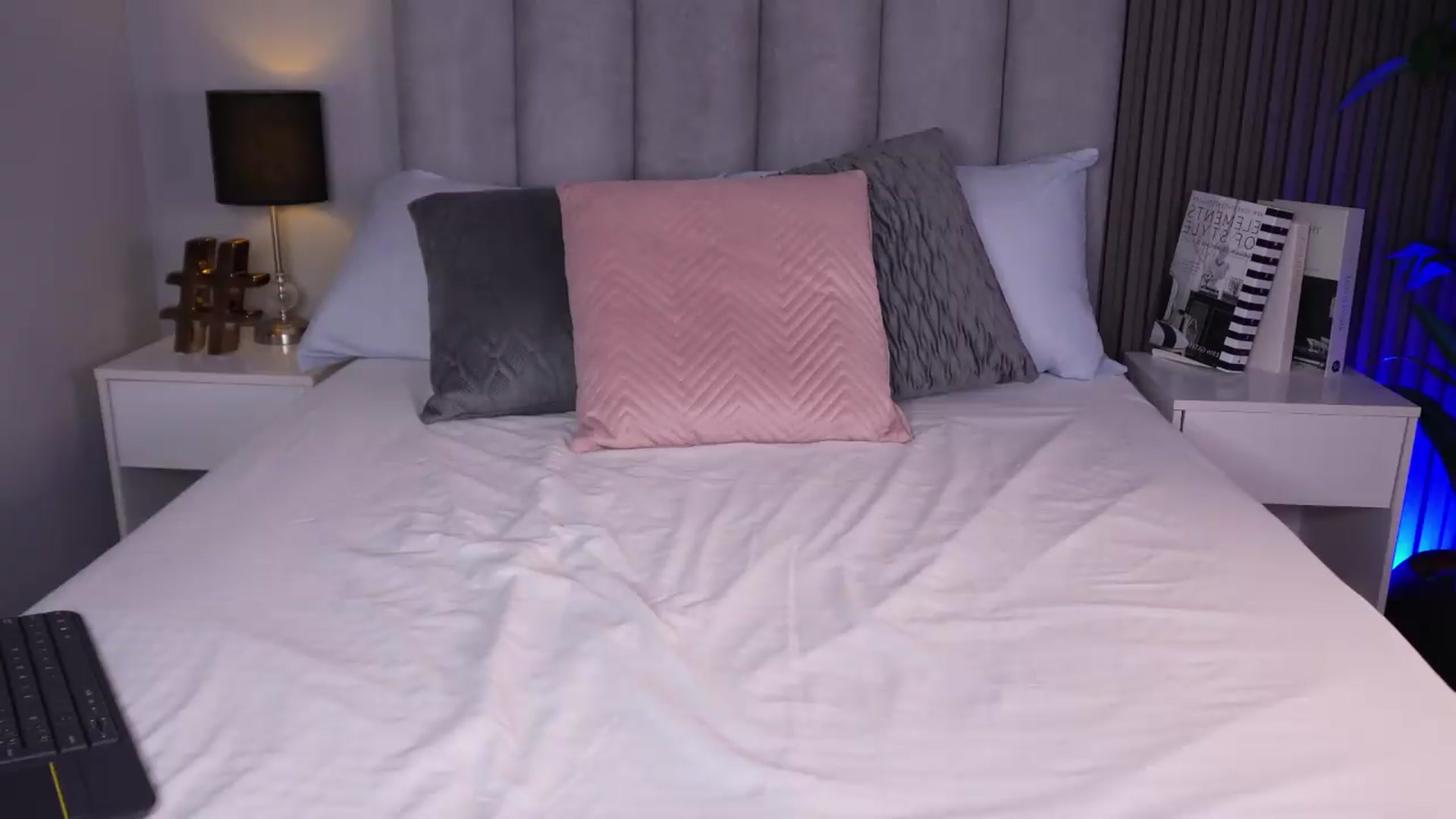 Gallery image thumbnail from Mia_gabbaai's myfreecams stream on, 06/09/2026, 15:30 image 6 of 20