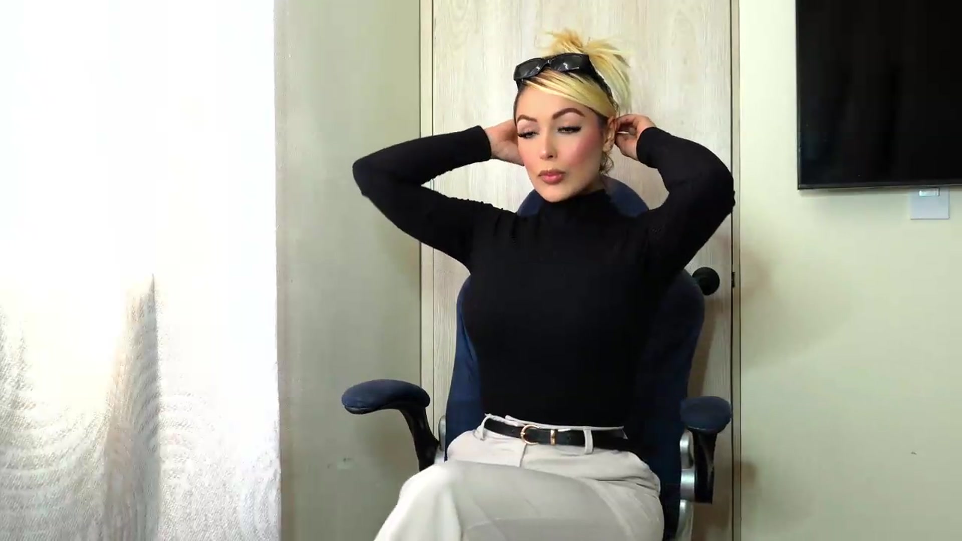 Gallery image thumbnail from Mia_hott_'s myfreecams stream on, 05/24/2026, 19:39 image 3 of 20