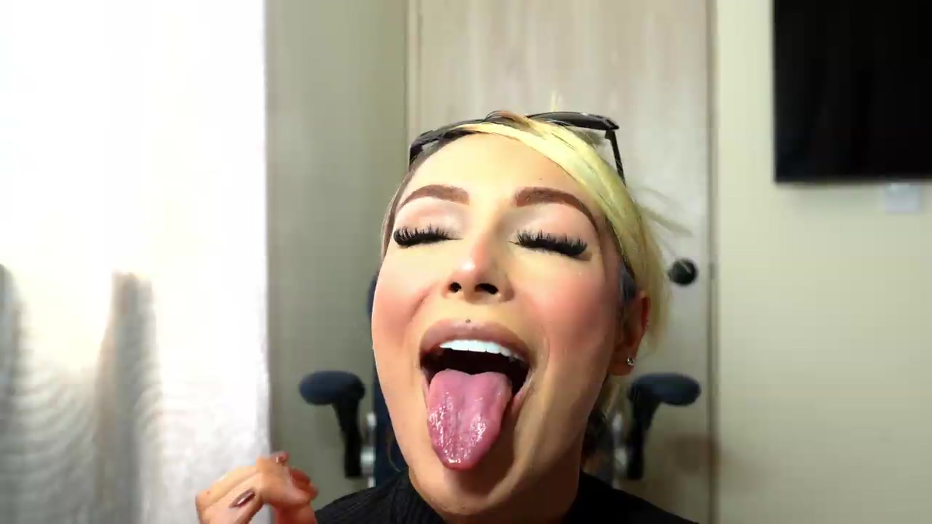 Gallery image thumbnail from Mia_hott_'s myfreecams stream on, 05/24/2026, 19:39 image 5 of 20