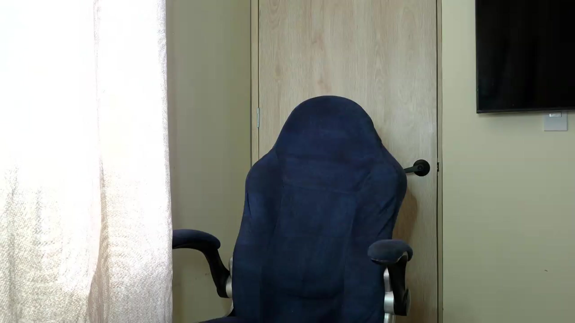 Gallery image thumbnail from Mia_hott_'s myfreecams stream on, 05/24/2026, 19:39 image 15 of 20
