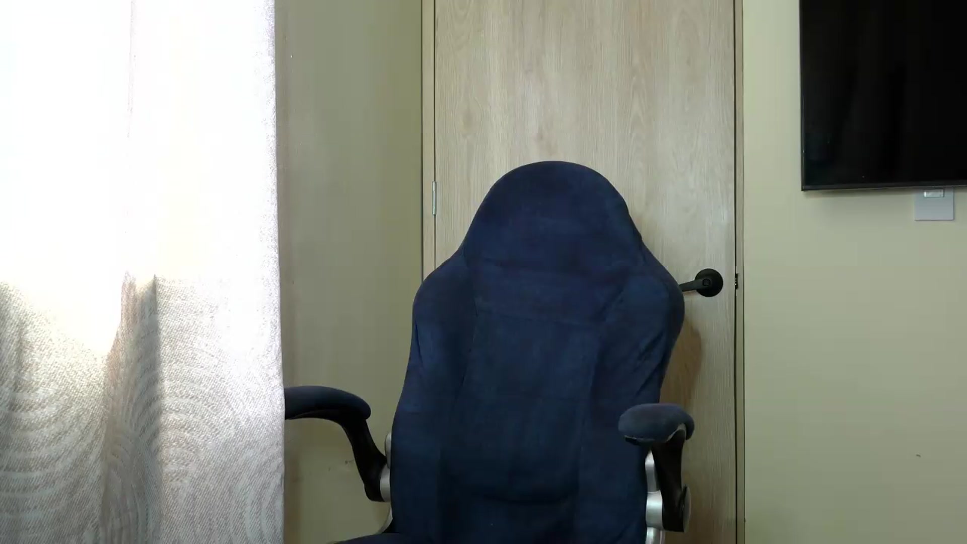 Gallery image thumbnail from Mia_hott_'s myfreecams stream on, 05/24/2026, 19:39 image 14 of 20