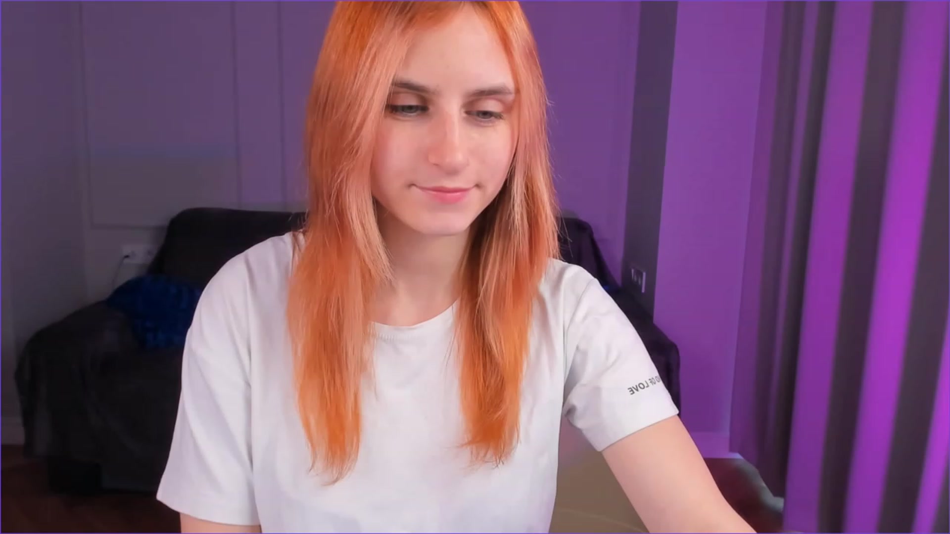 Gallery image thumbnail from Mia_lunaaa's myfreecams stream on, 11/27/2022, 12:59 image 6 of 20