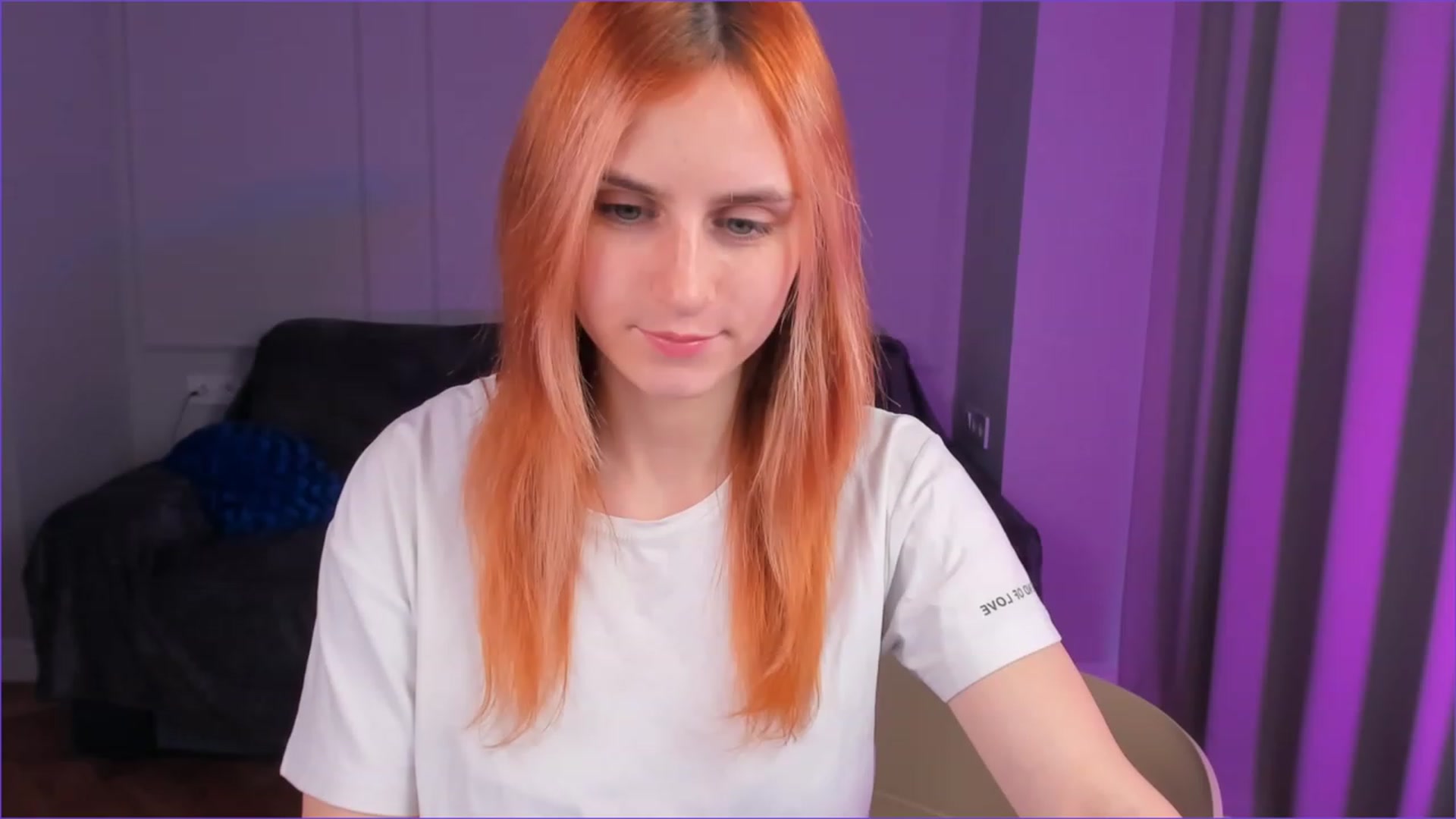 Gallery image thumbnail from Mia_lunaaa's myfreecams stream on, 11/27/2022, 12:59 image 5 of 20